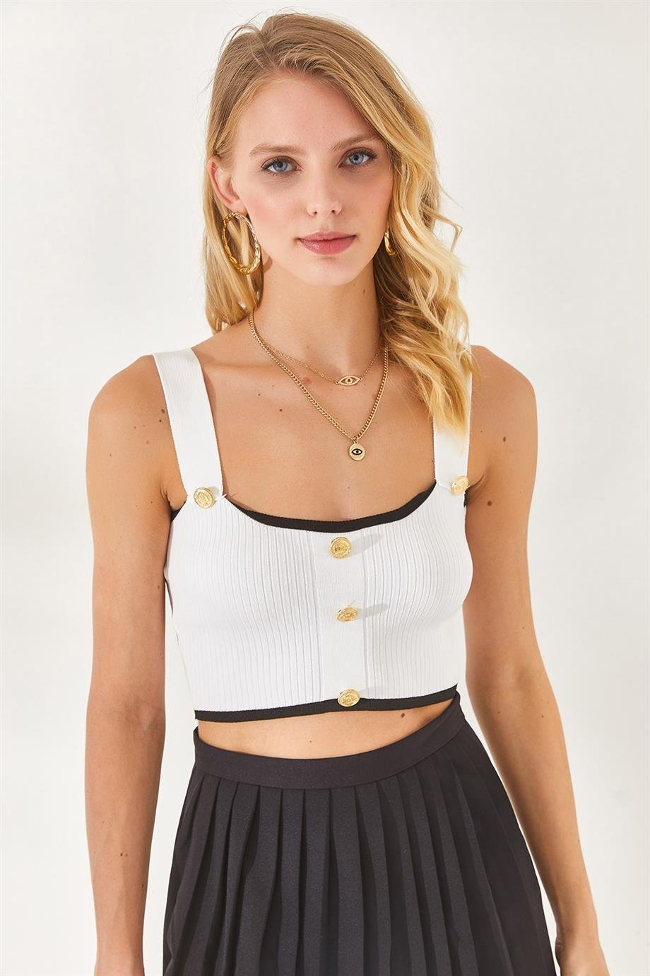 Askılı Düğme Detaylı Crop Triko Bluz Ekru