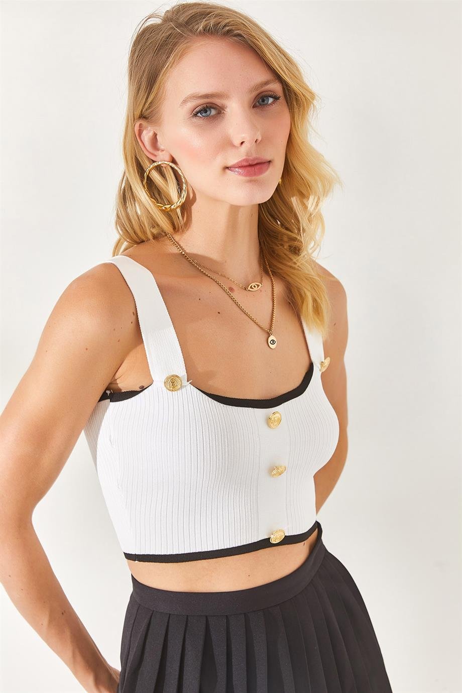 Askılı Düğme Detaylı Crop Triko Bluz Ekru