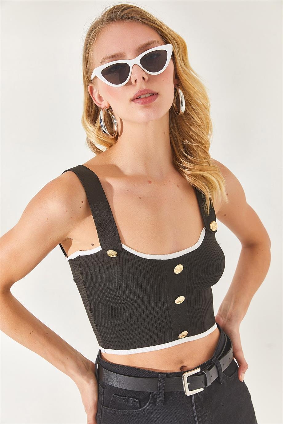 Askılı Düğme Detaylı Crop Triko Bluz Siyah