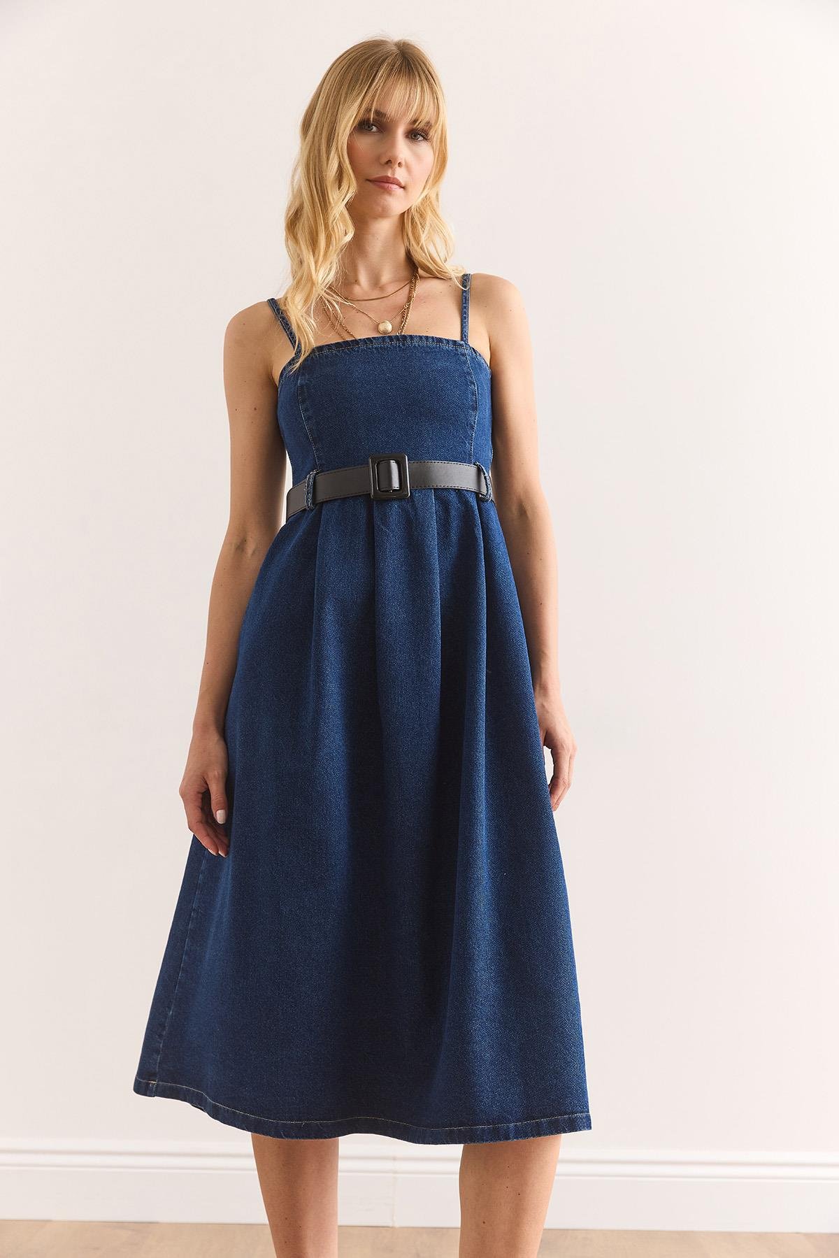 Askılı Kemerli Midi Kloş Denim Elbise Lacivert