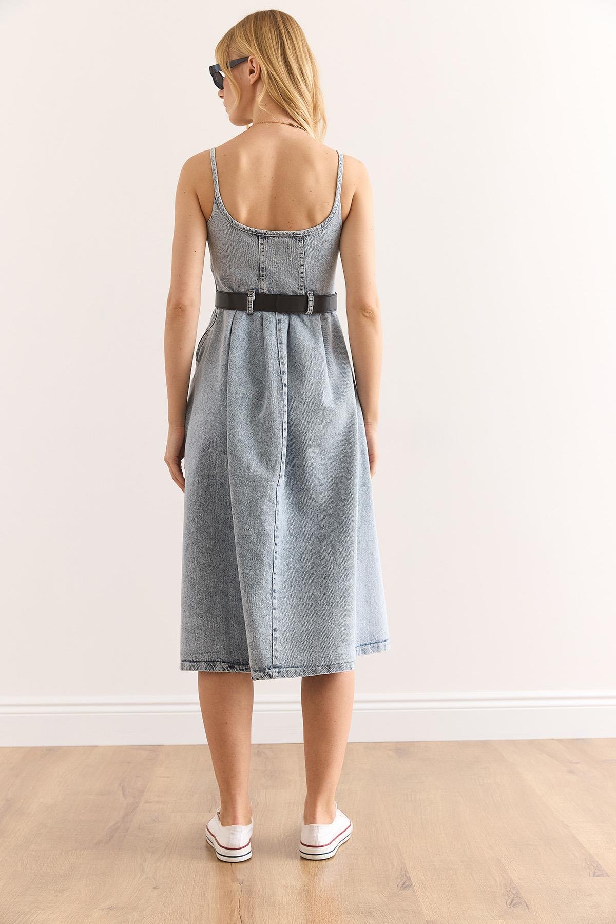 Askılı Kemerli Midi Kloş Denim Elbise Mavi