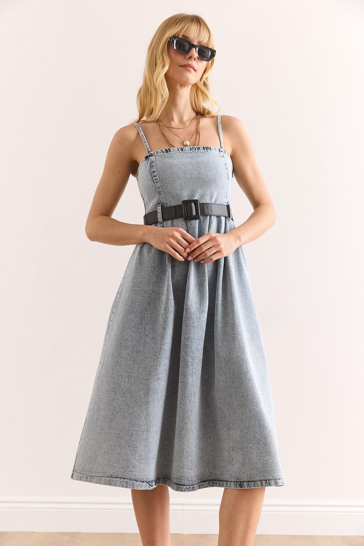 Askılı Kemerli Midi Kloş Denim Elbise Mavi
