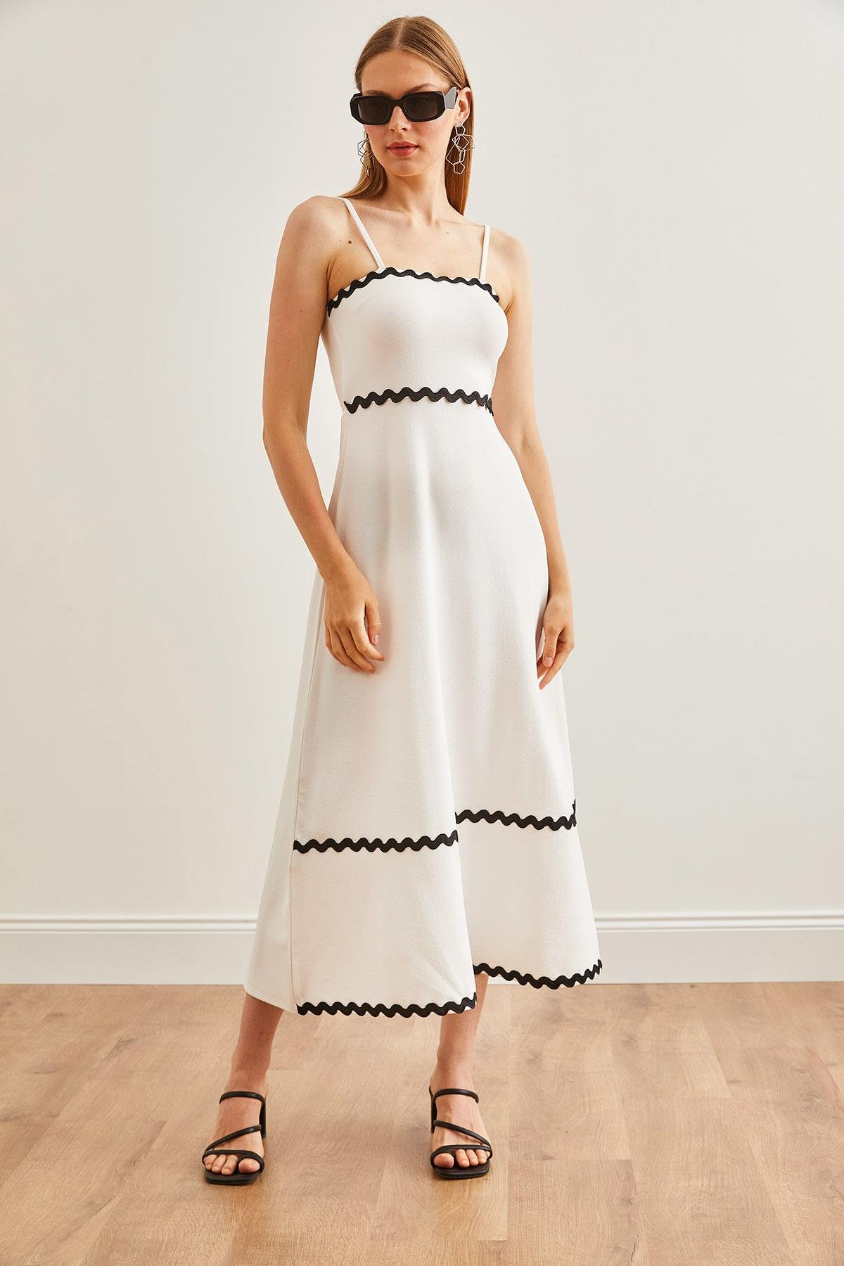 Askılı Süzene Detaylı Maxi Şık Elbise Beyaz