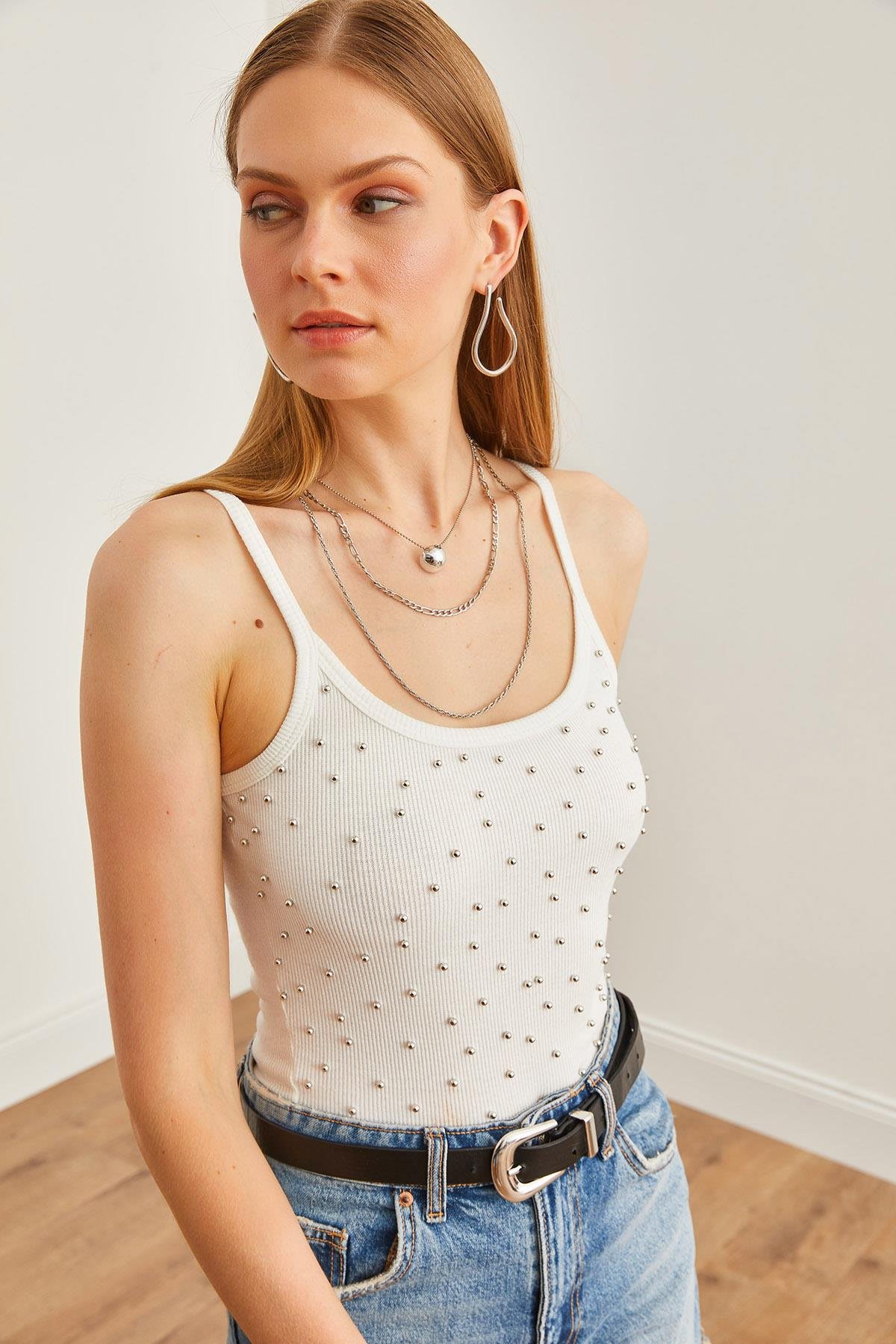 Askılı Taş Detaylı Esnek Crop Bluz Ekru