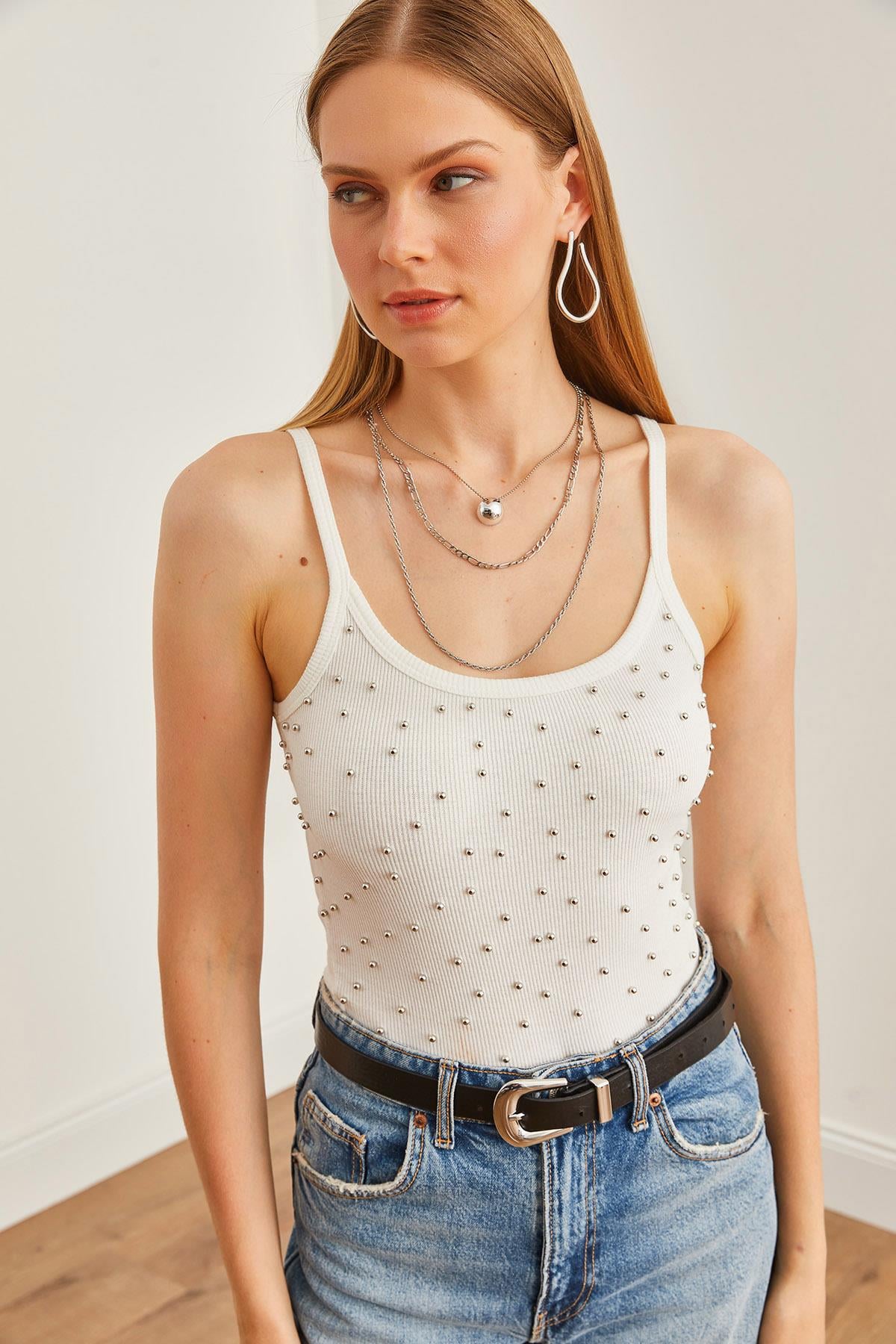 Askılı Taş Detaylı Esnek Crop Bluz Ekru