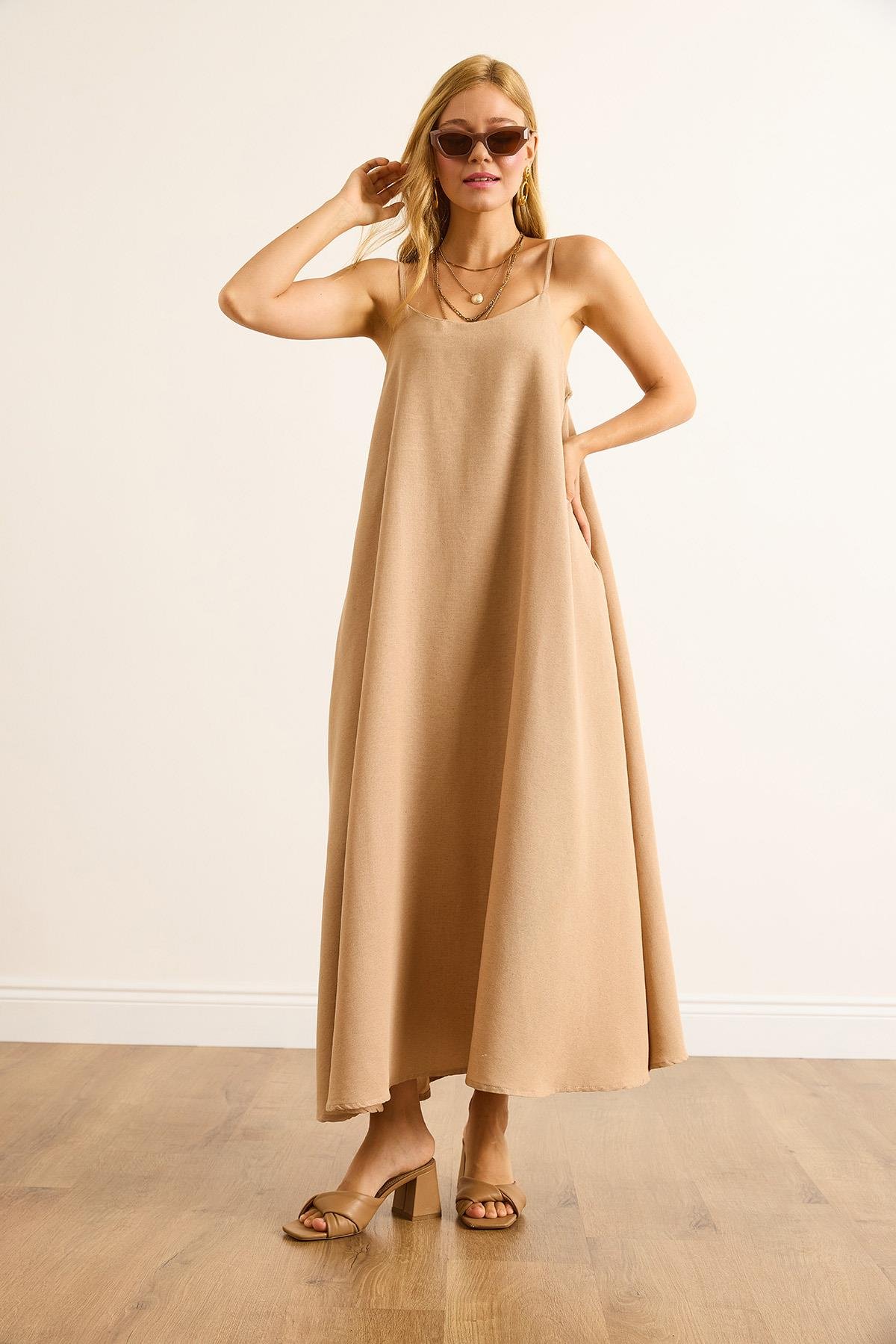 Askısı Ayarlanabilir Keten Çan Elbise Camel