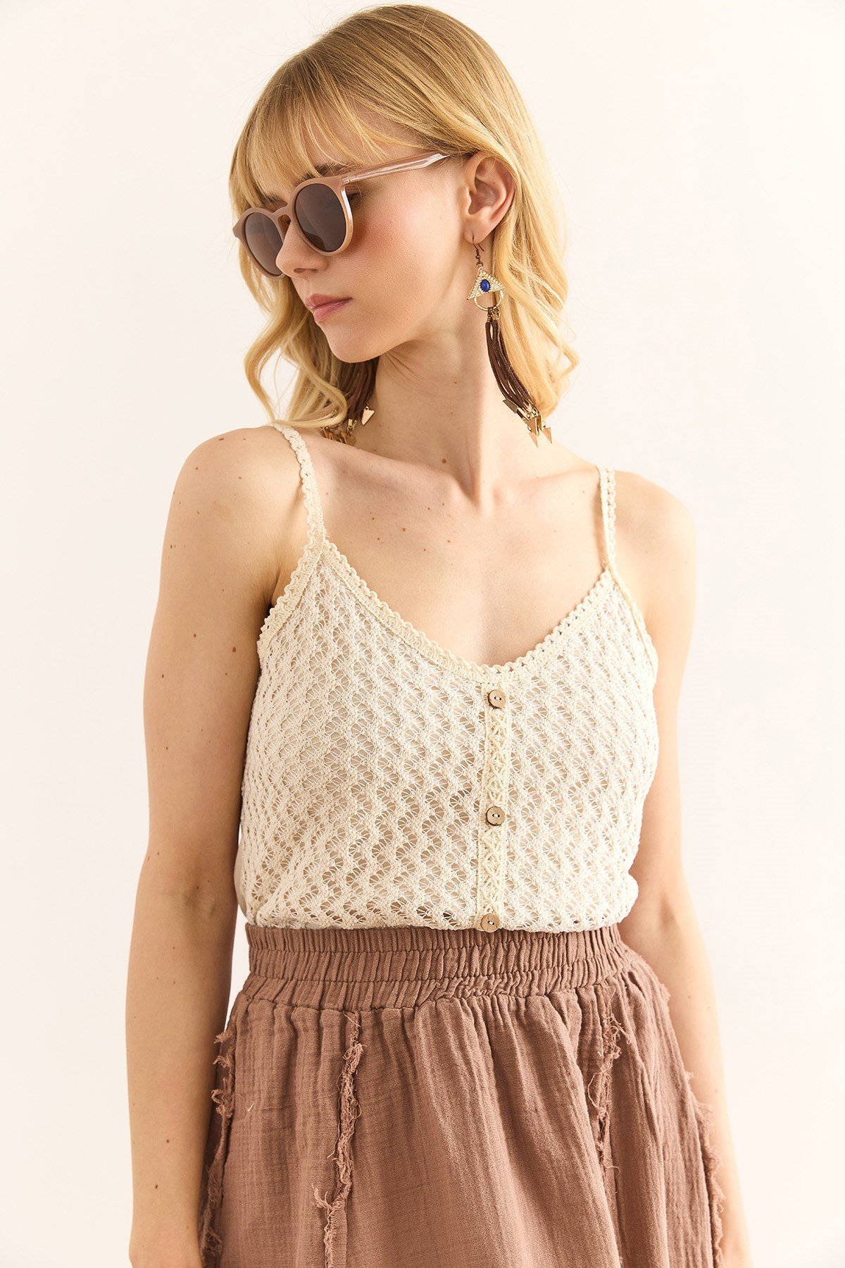 Astarlı Askılı Düğme Detaylı Crop Bluz Zigzag Taş