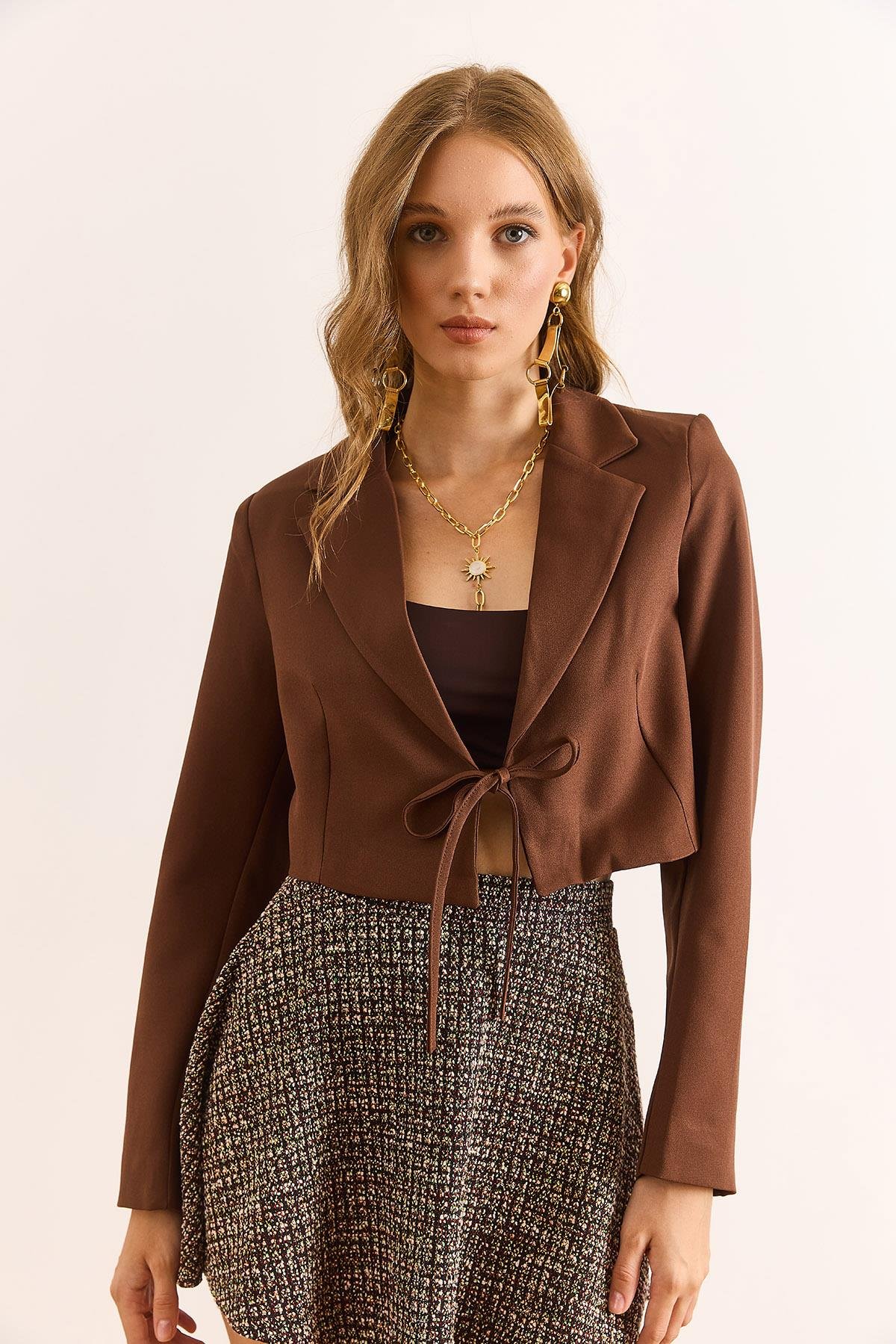 Astarlı Bağcık Detaylı Crop Blazer Ceket Kahverengi