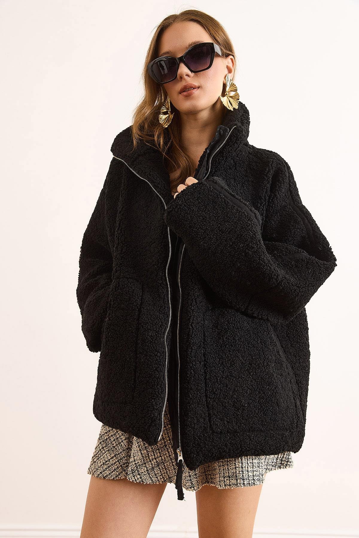 Astarlı Fermuarlı Cepli Oversize Peluş Mont Siyah