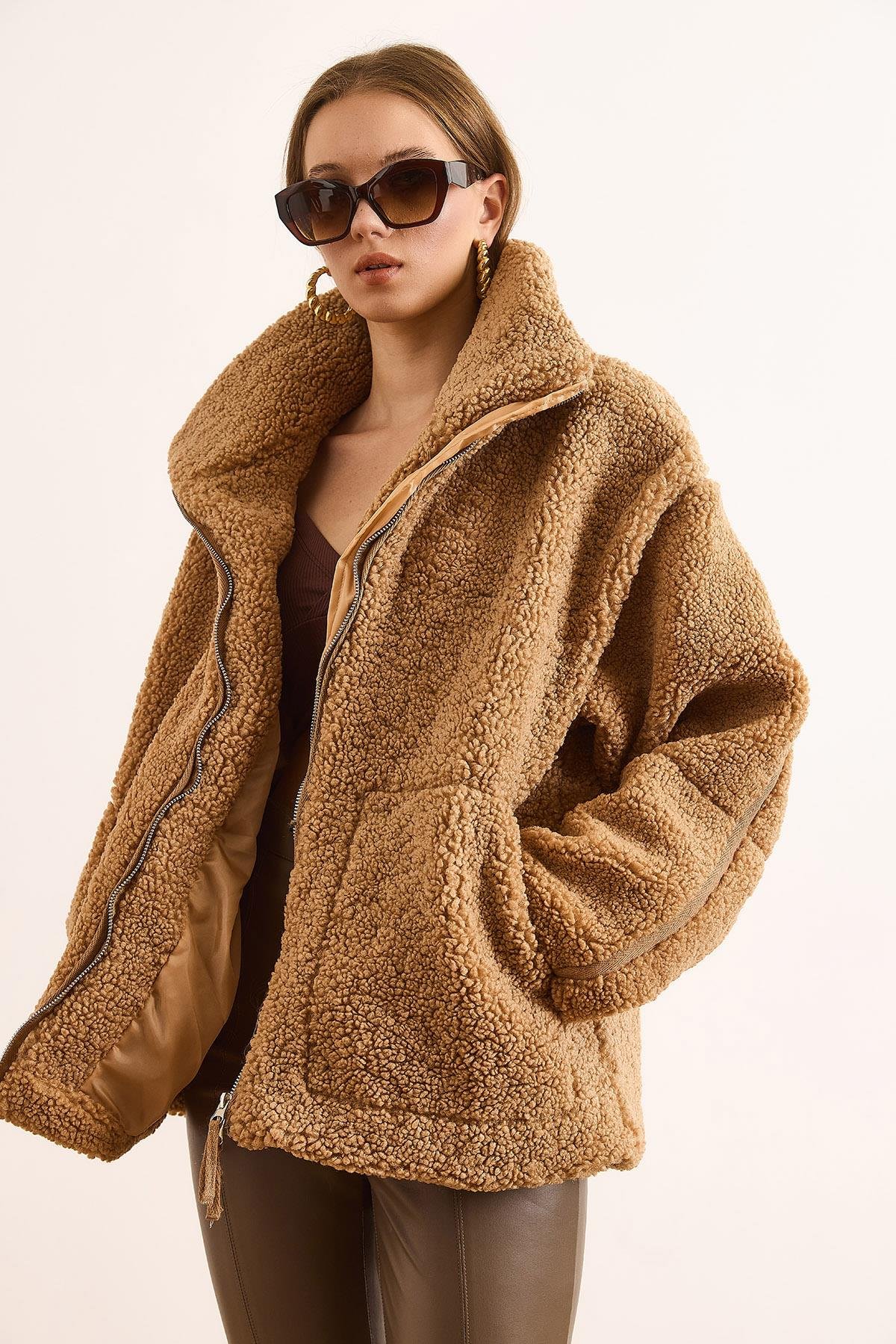 Astarlı Fermuarlı Cepli Oversize Peluş Mont Camel