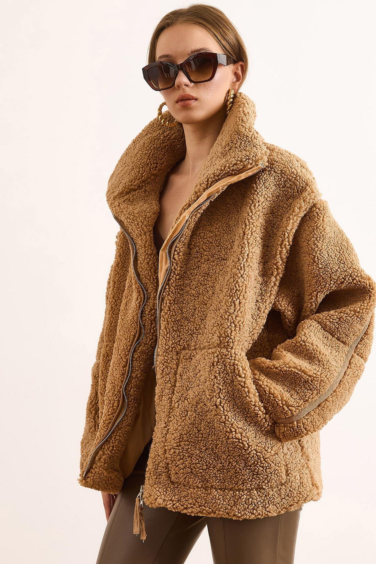 Astarlı Fermuarlı Cepli Oversize Peluş Mont Camel