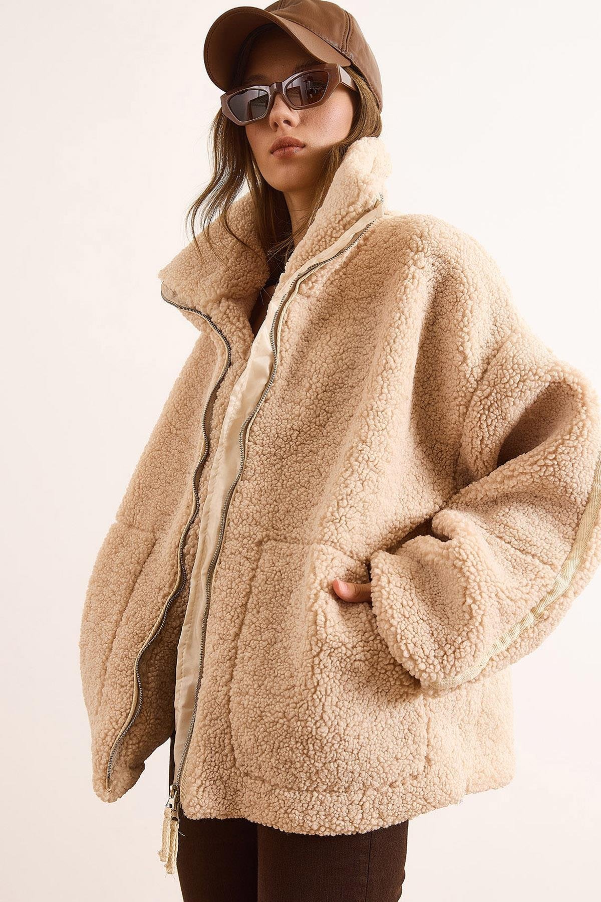 Astarlı Fermuarlı Cepli Oversize Peluş Mont Taş