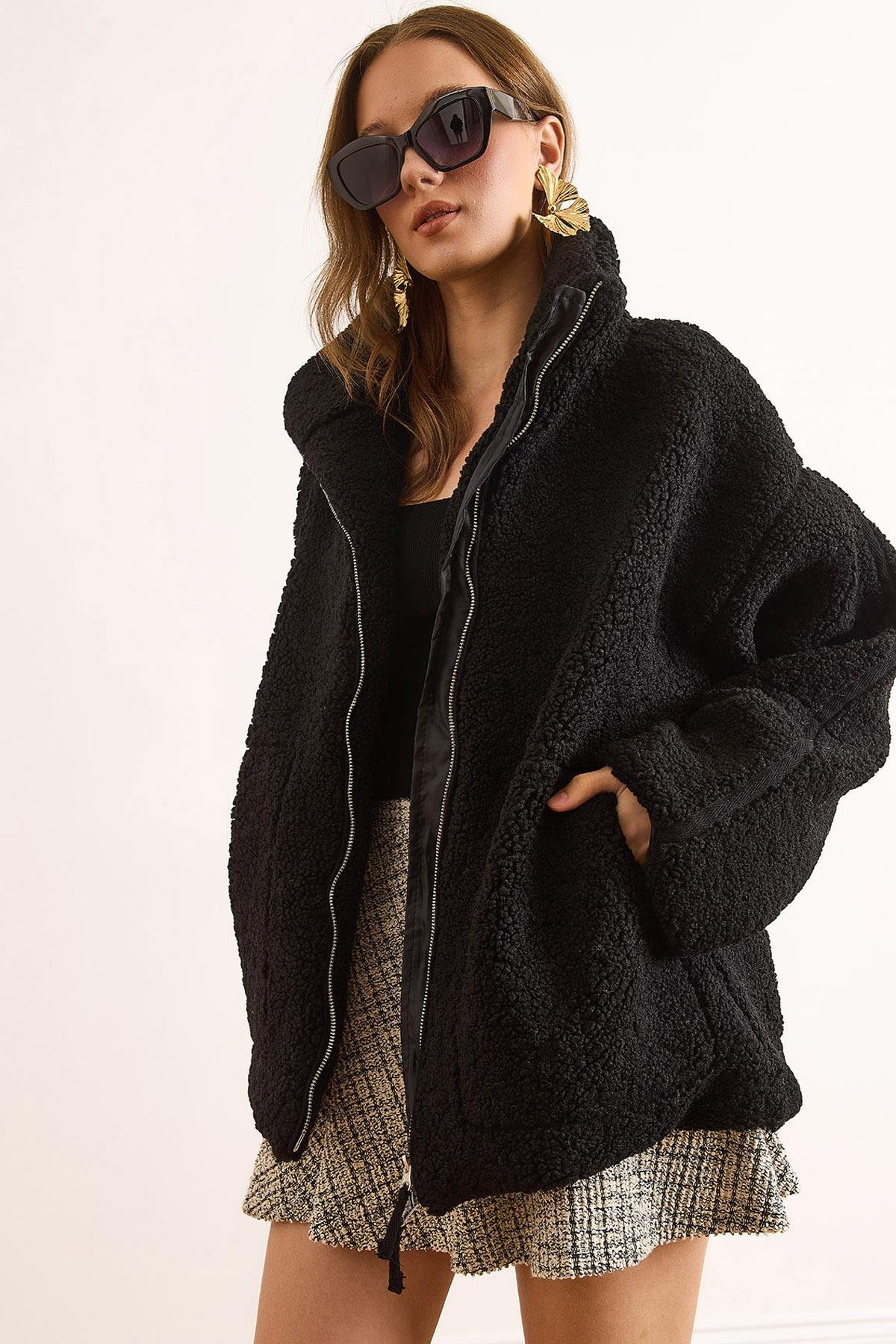 Astarlı Fermuarlı Cepli Oversize Peluş Mont Siyah