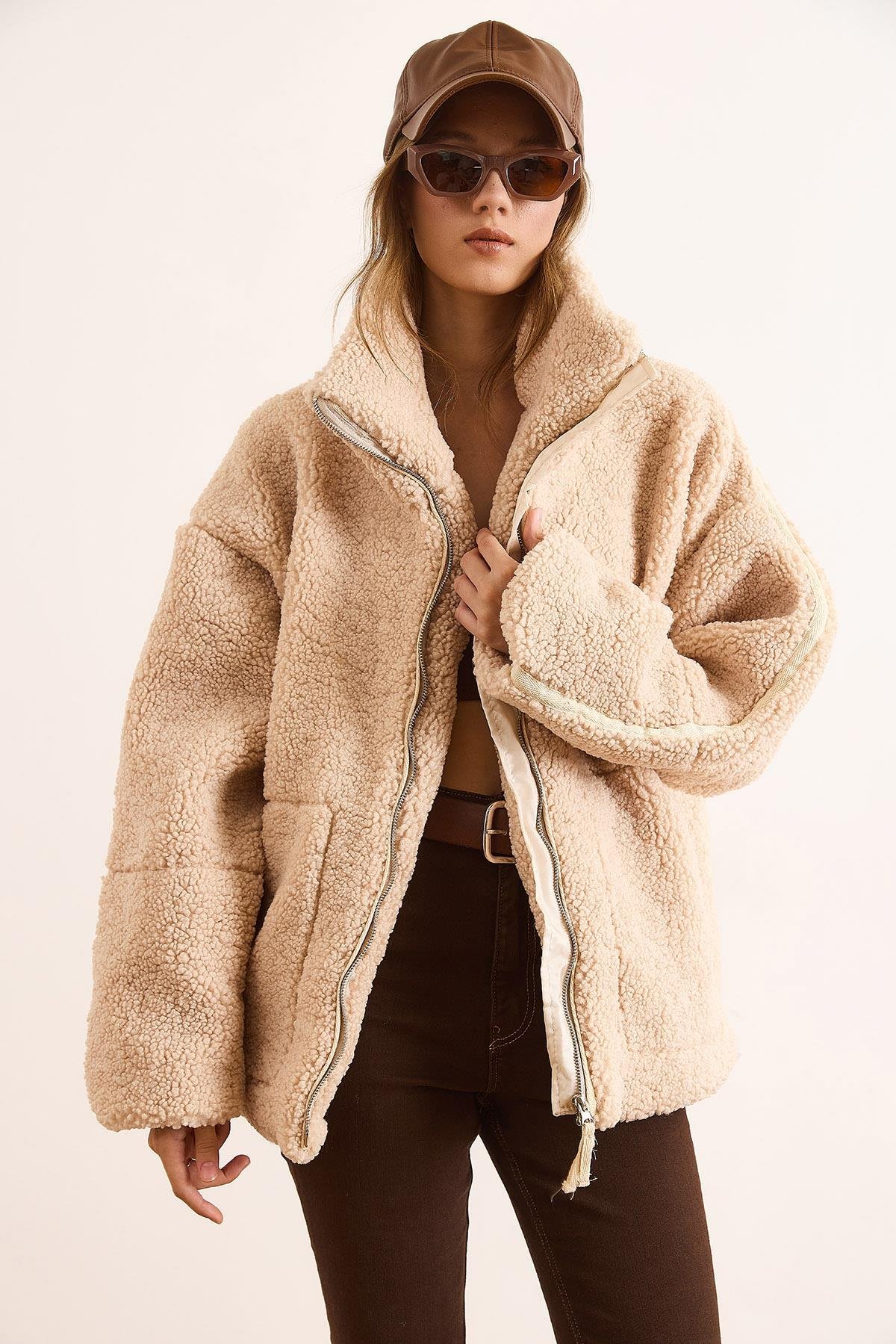 Astarlı Fermuarlı Cepli Oversize Peluş Mont Taş
