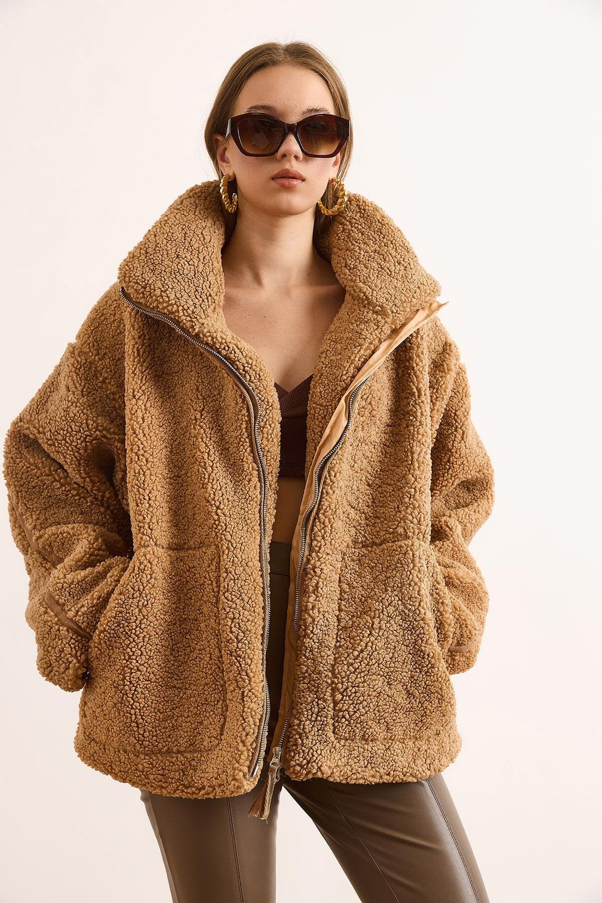 Astarlı Fermuarlı Cepli Oversize Peluş Mont Camel