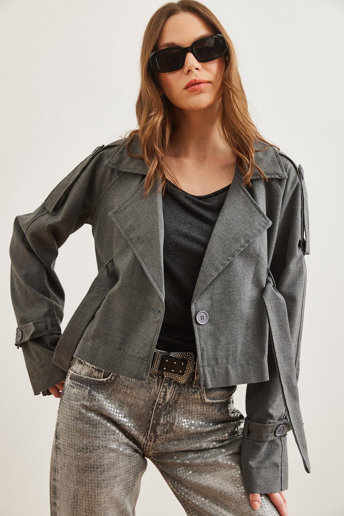 Astarlı Kuşak Detaylı Crop Ceket Füme