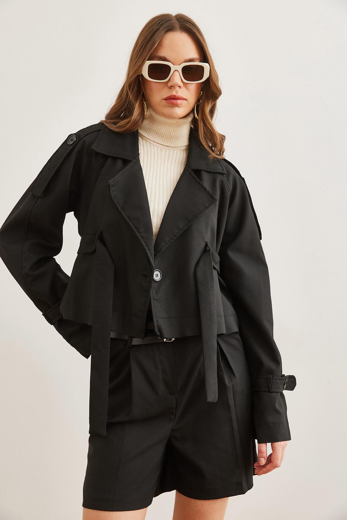 Astarlı Kuşak Detaylı Crop Ceket Siyah