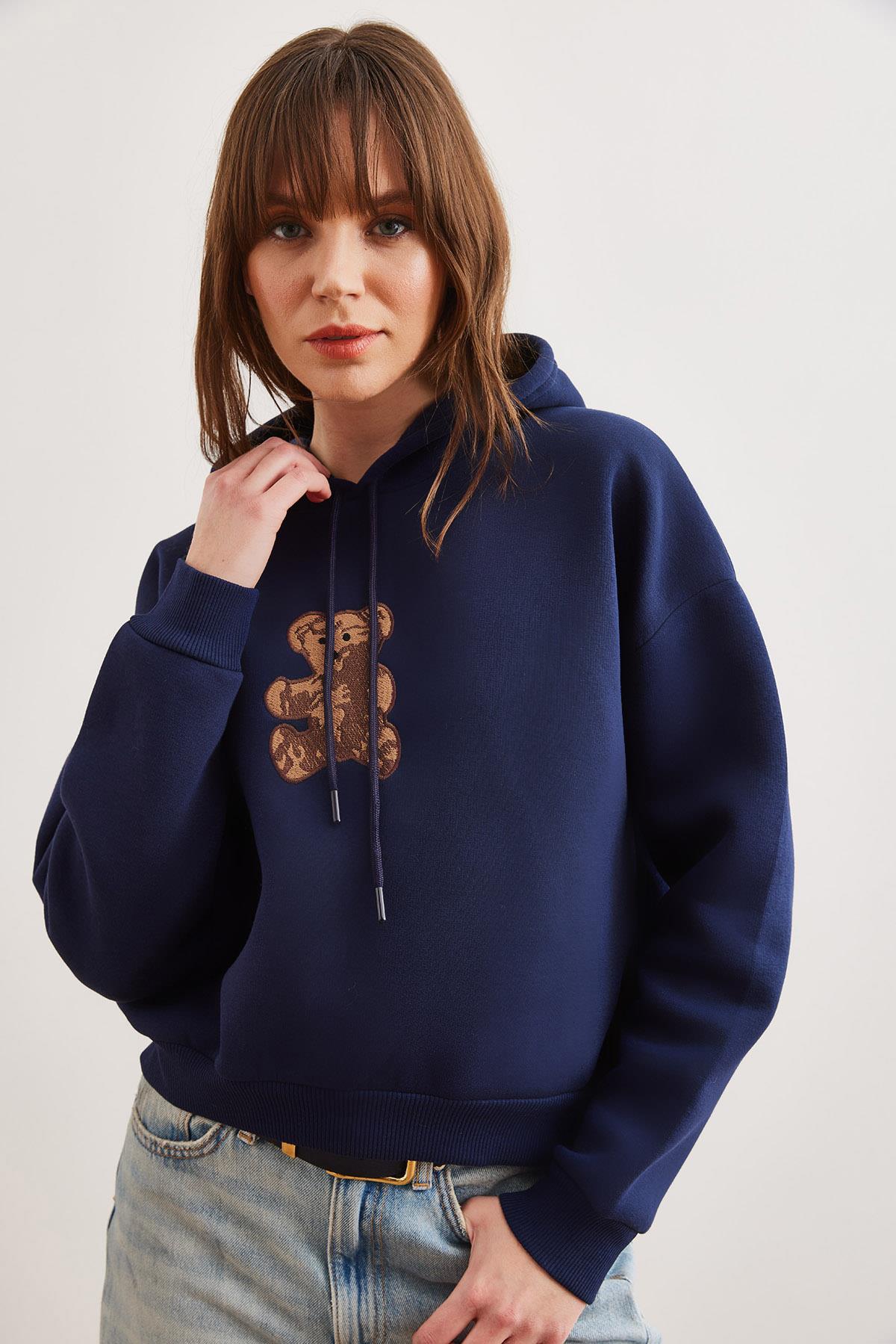 Ayı Aplikeli Şardonlu Kapüşonlu Sweatshirt Lacivert