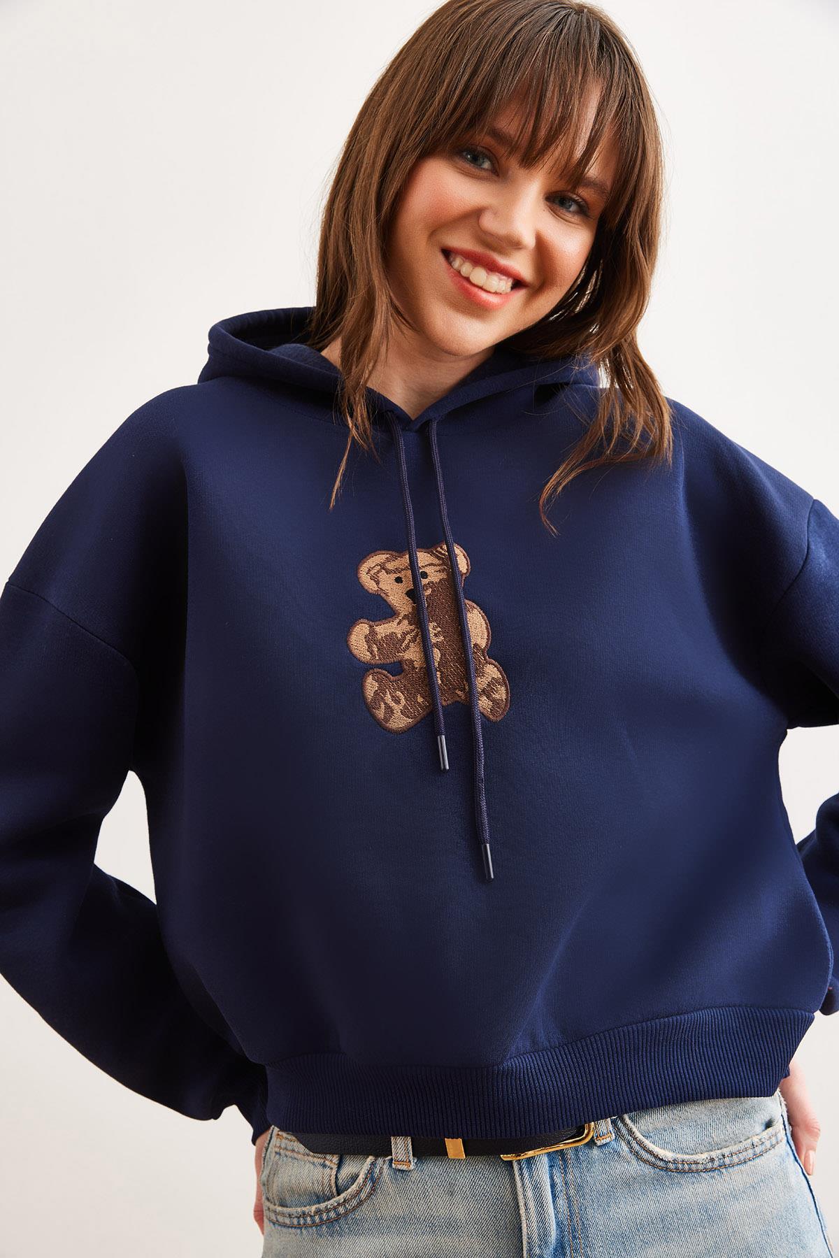 Ayı Aplikeli Şardonlu Kapüşonlu Sweatshirt Lacivert