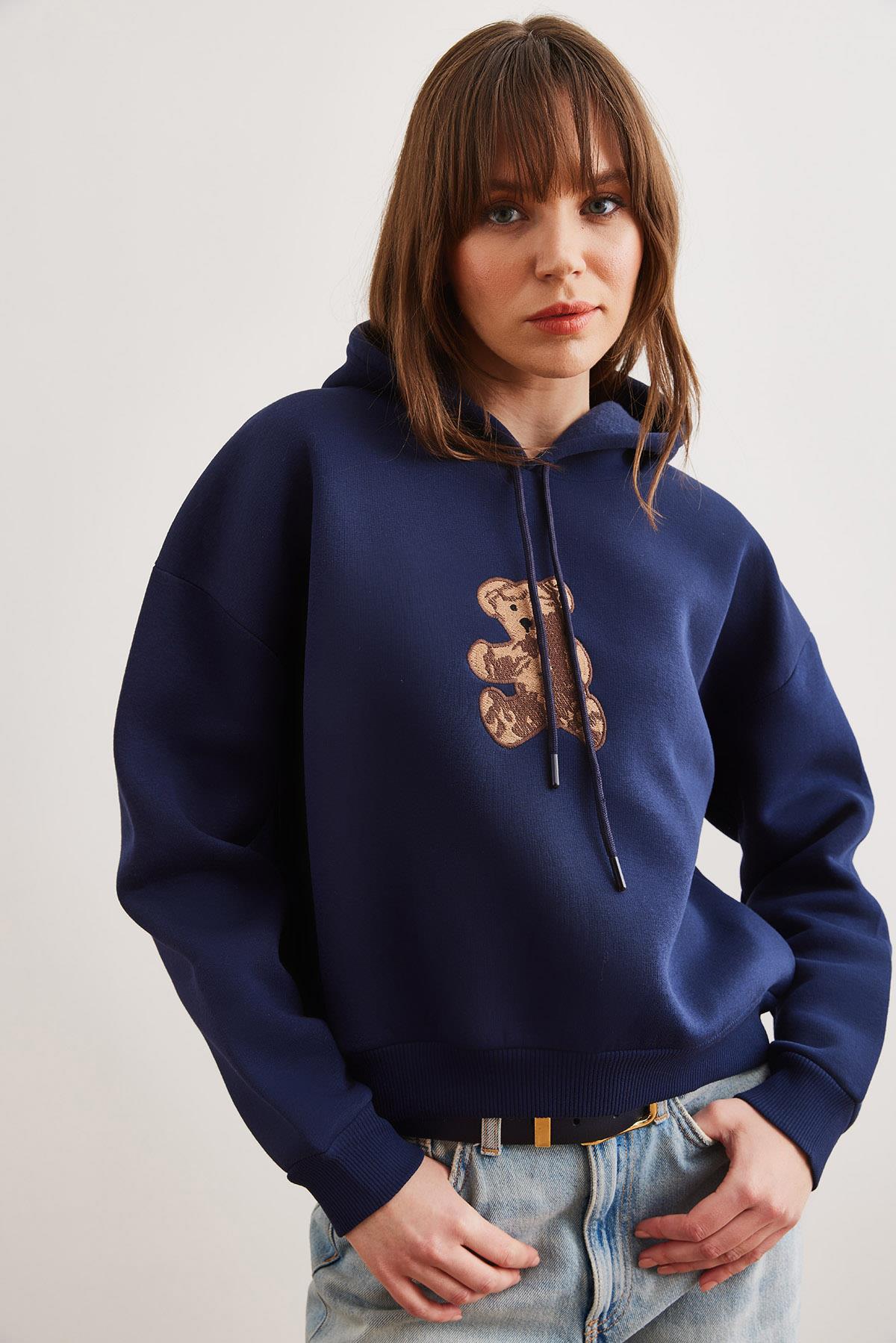 Ayı Aplikeli Şardonlu Kapüşonlu Sweatshirt Lacivert