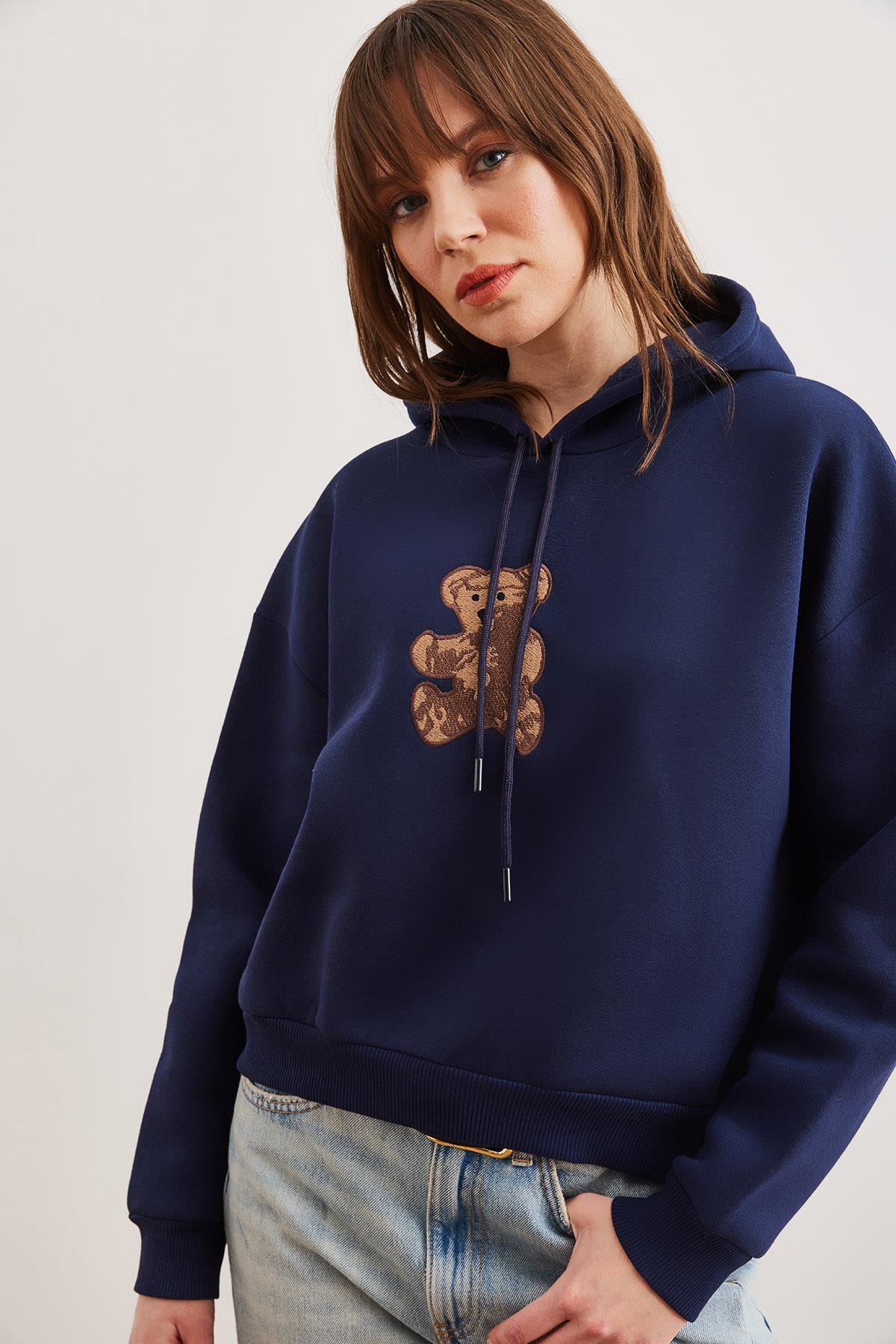 Ayı Aplikeli Şardonlu Kapüşonlu Sweatshirt Lacivert