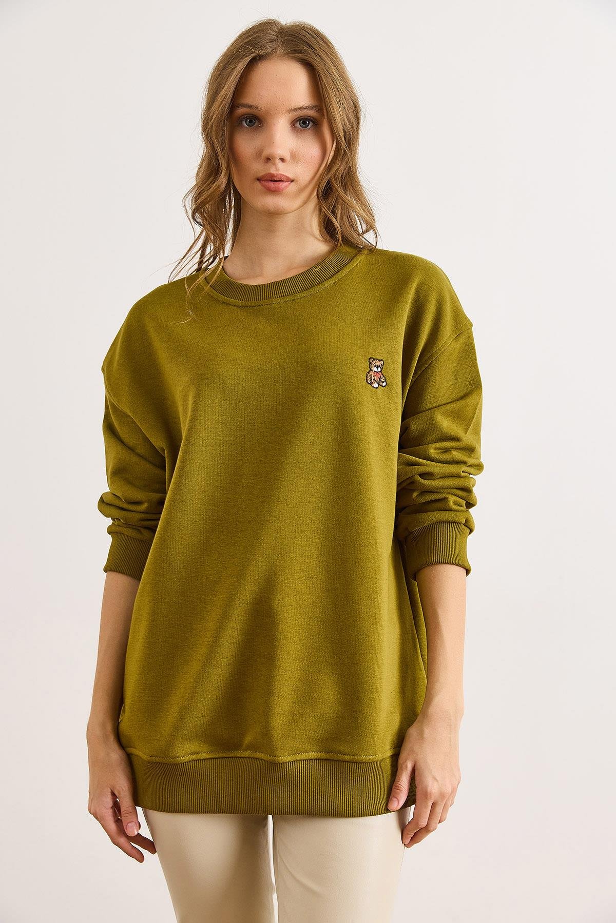 Ayıcık Nakışlı Dikiş Detaylı Şardonlu Kalın Sweatshirt Yağ Yeşili