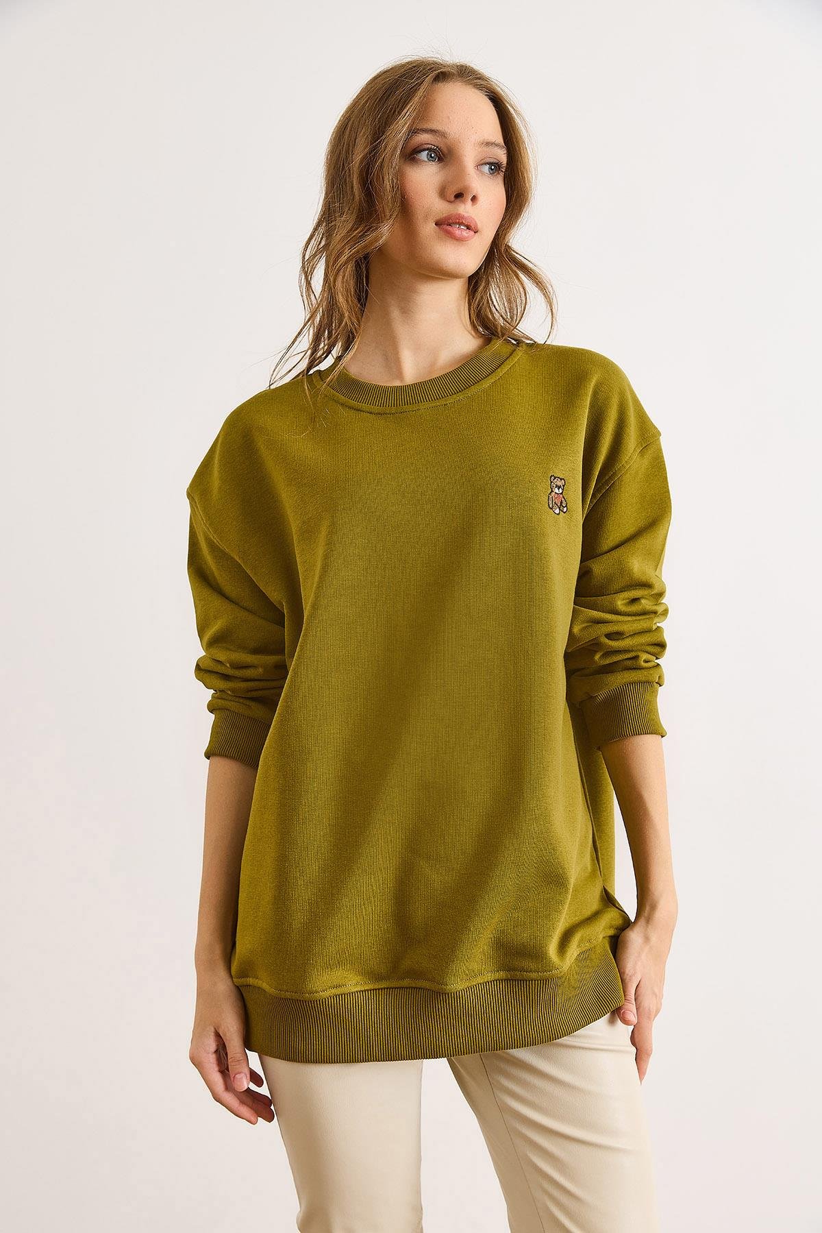 Ayıcık Nakışlı Dikiş Detaylı Şardonlu Kalın Sweatshirt Yağ Yeşili