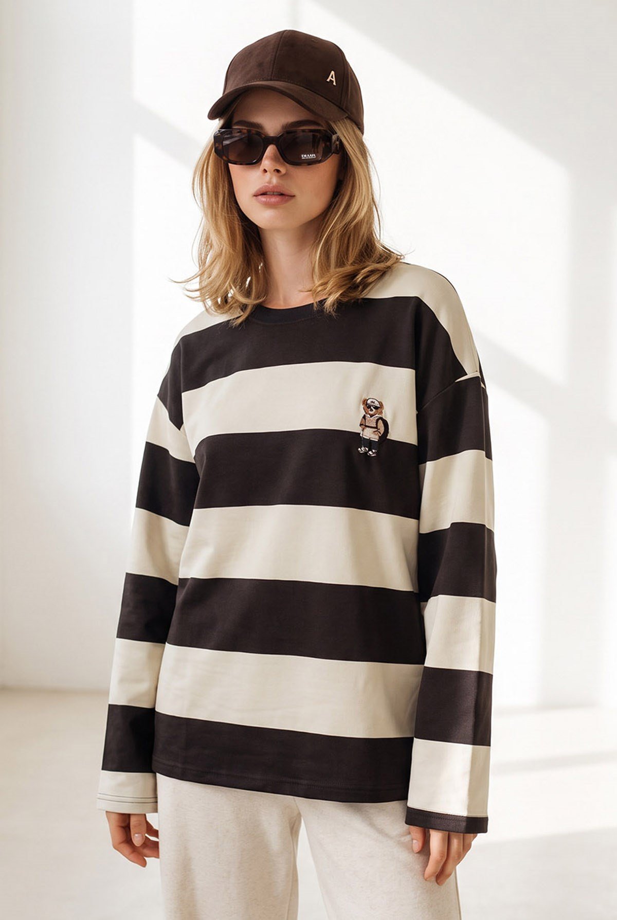 Ayıcık Nakışlı Kalın Şeritli Sweatshirt Taş Kahve