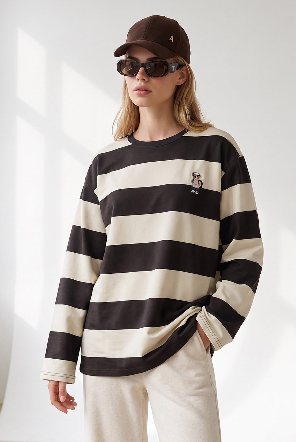 Ayıcık Nakışlı Kalın Şeritli Sweatshirt Taş Kahve