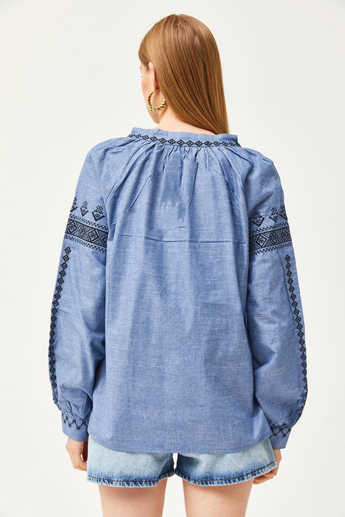 Bağcıklı Nakışlı Denim Görünümlü Salaş Bluz Mavi