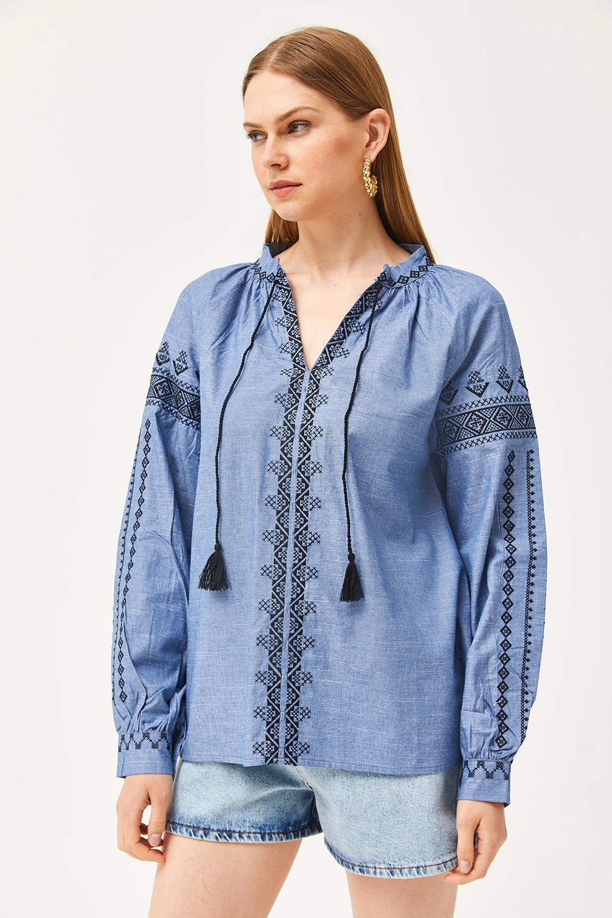 Bağcıklı Nakışlı Denim Görünümlü Salaş Bluz Mavi