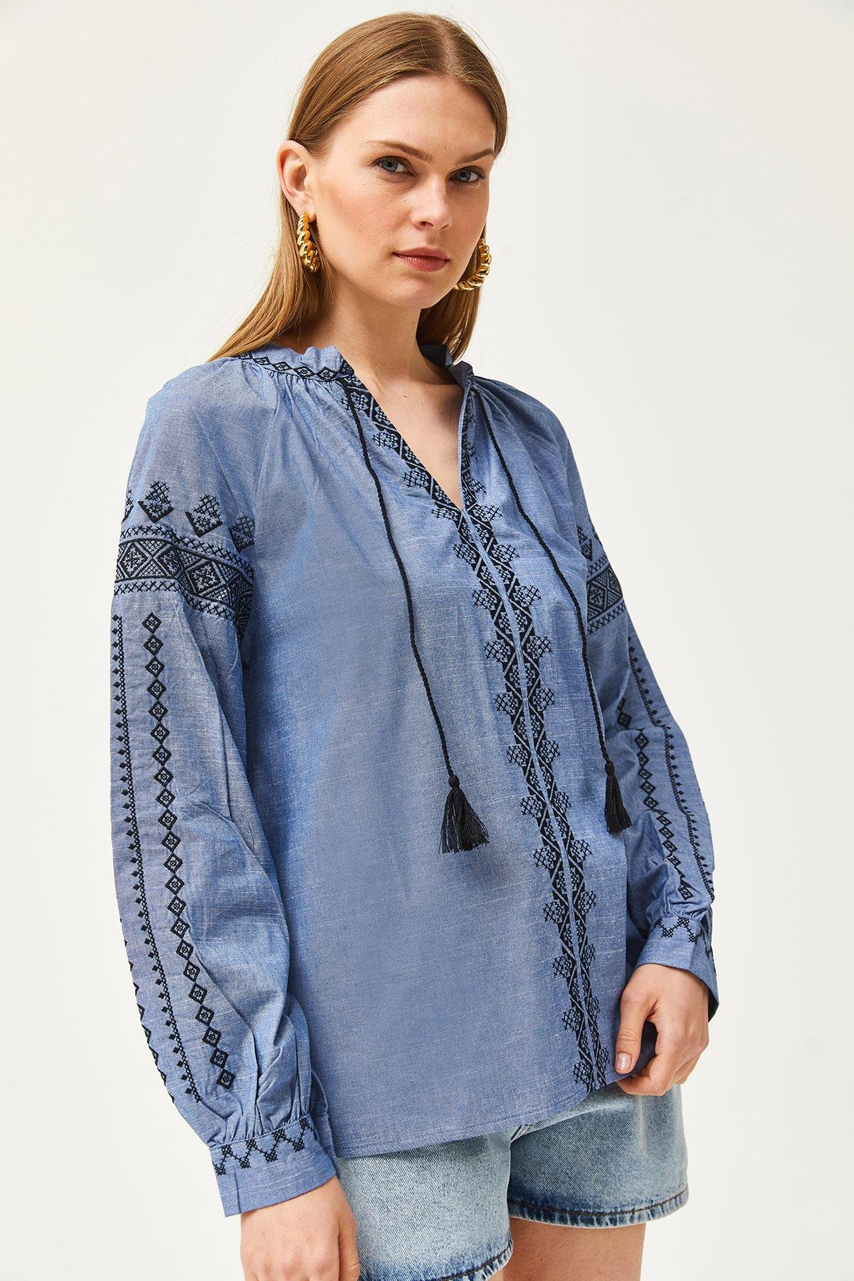 Bağcıklı Nakışlı Denim Görünümlü Salaş Bluz Mavi