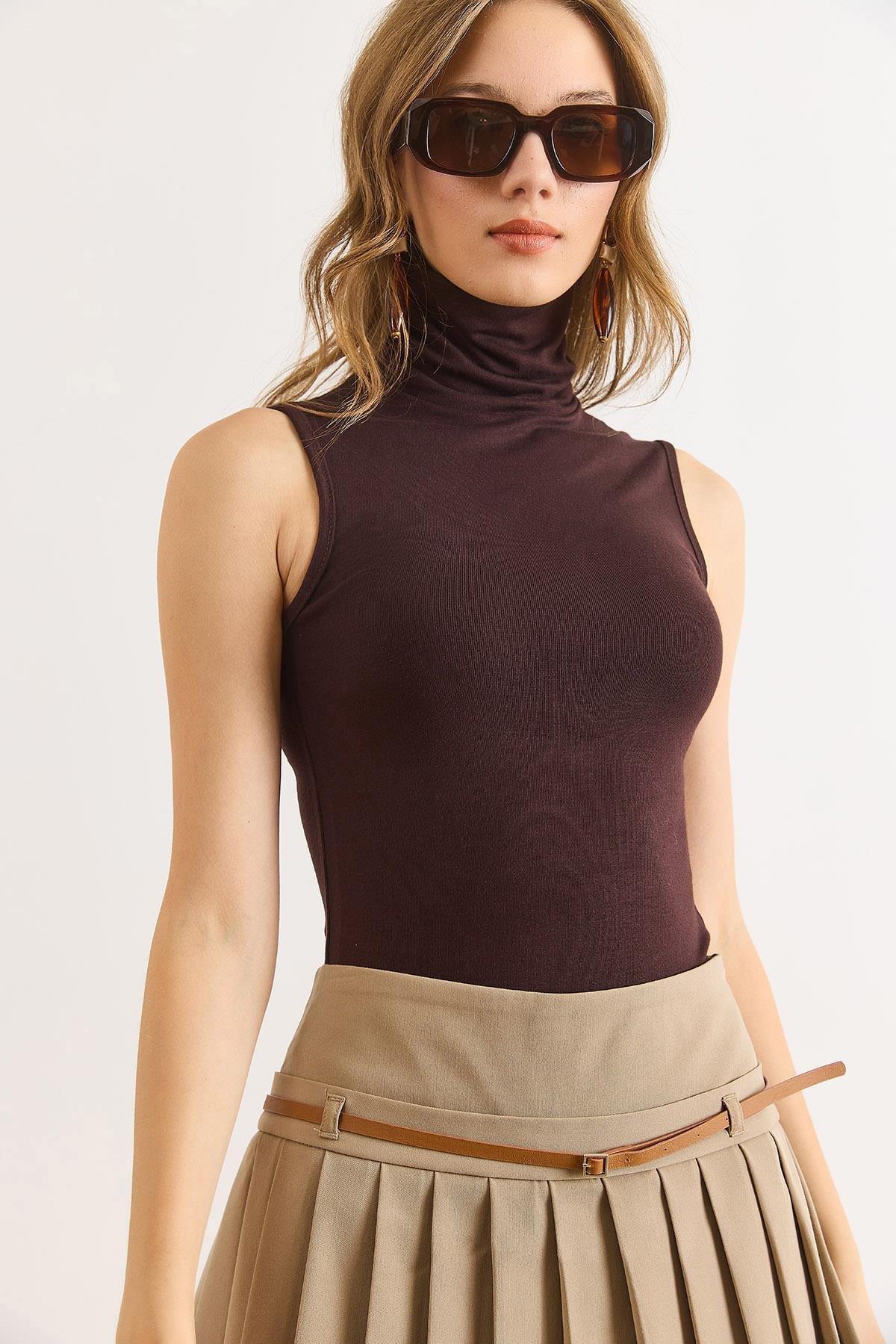 Balıkçı Yaka Altı Çıtçıtlı Yumuşak Dokulu Bodysuit Kahverengi