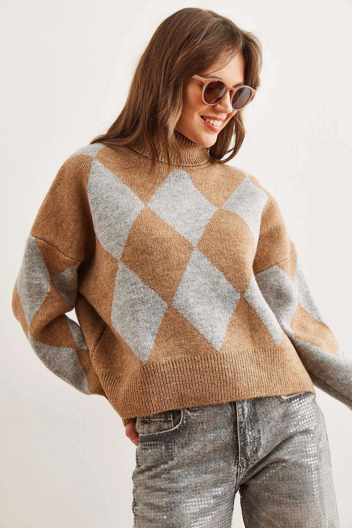 Balıkçı Yaka Baklava Desen Oversize Triko Kazak Camel