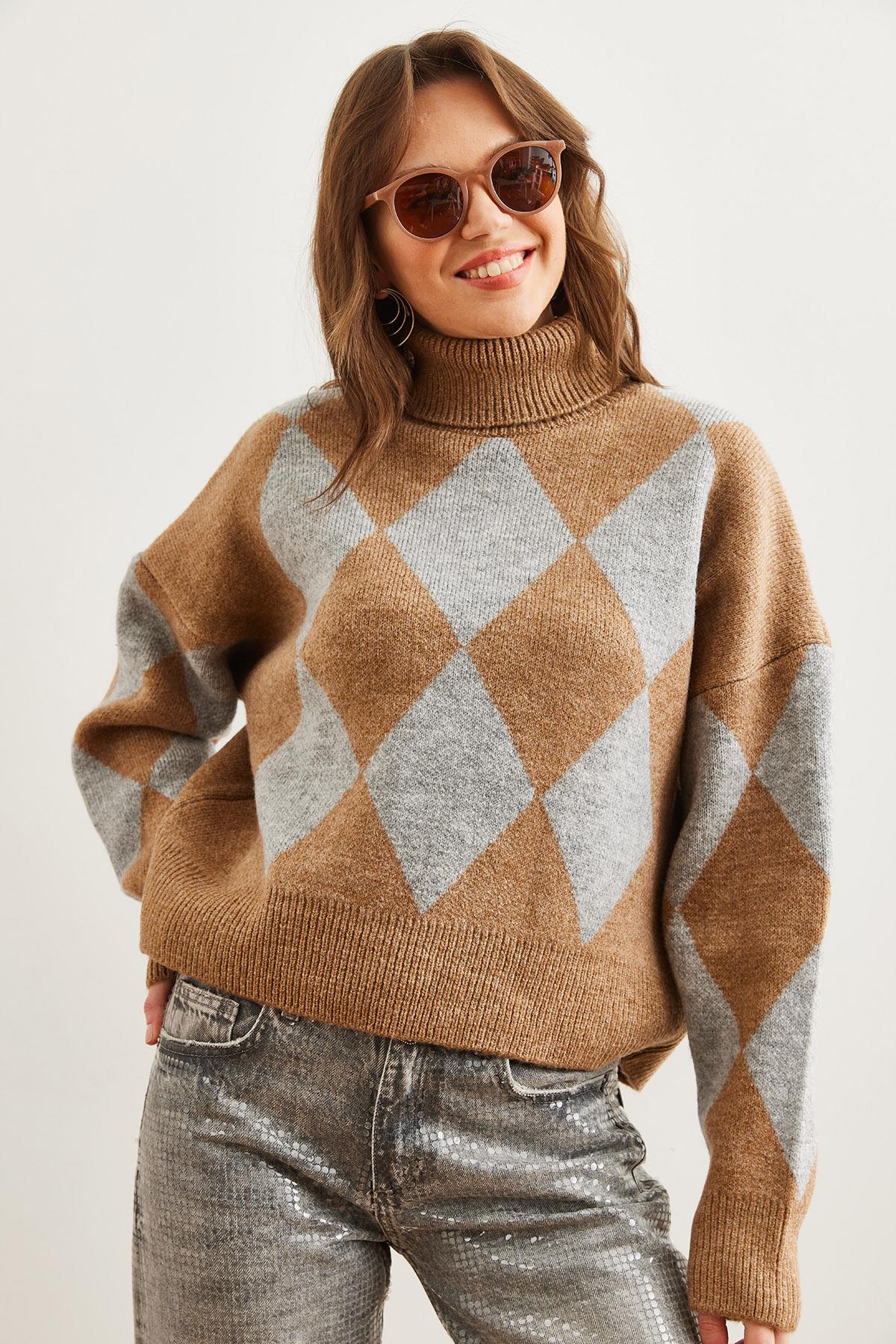 Balıkçı Yaka Baklava Desen Oversize Triko Kazak Camel
