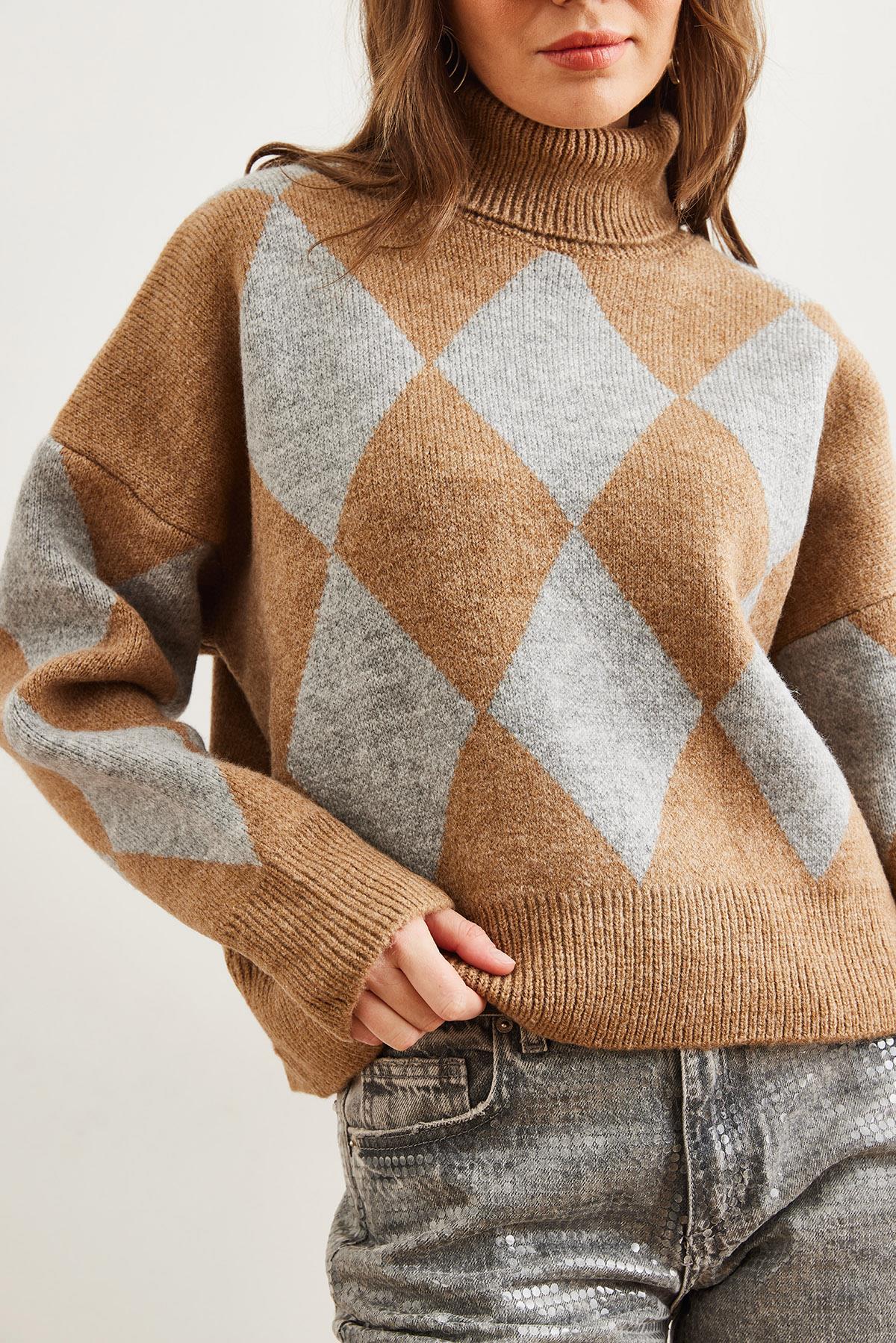 Balıkçı Yaka Baklava Desen Oversize Triko Kazak Camel