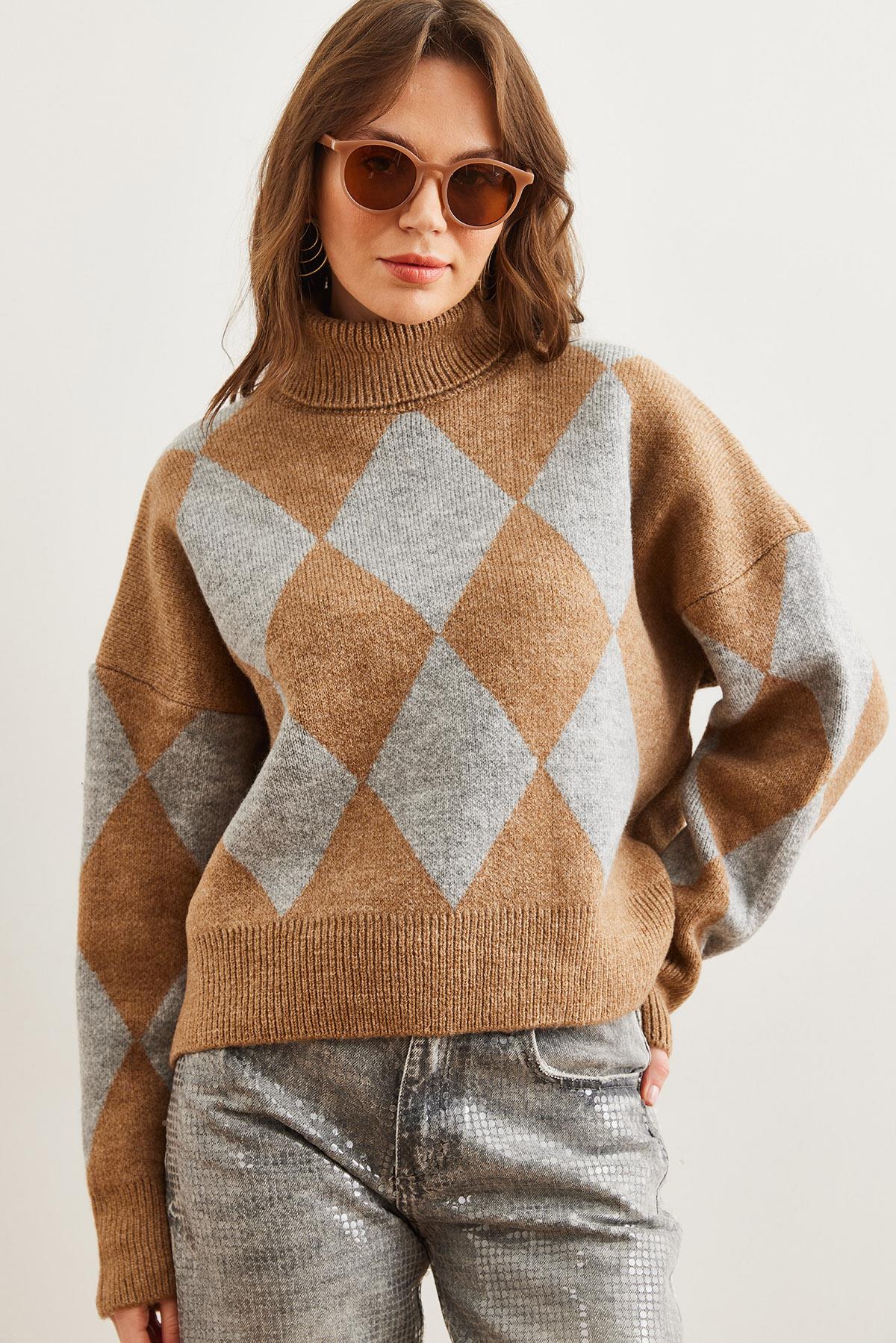 Balıkçı Yaka Baklava Desen Oversize Triko Kazak Camel