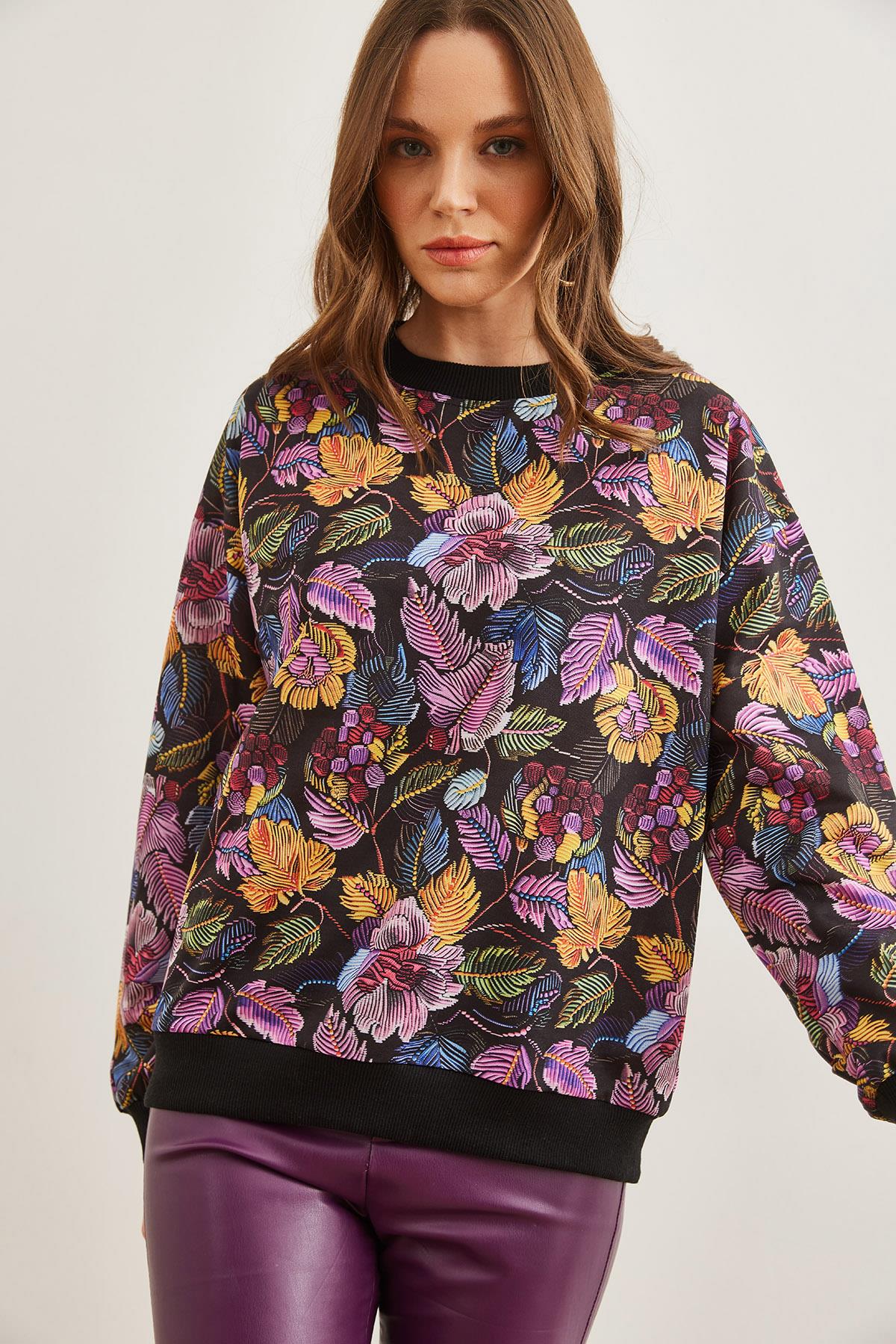 Basic Yumuşak Dokulu Salaş Sweatshirt Floral Siyah