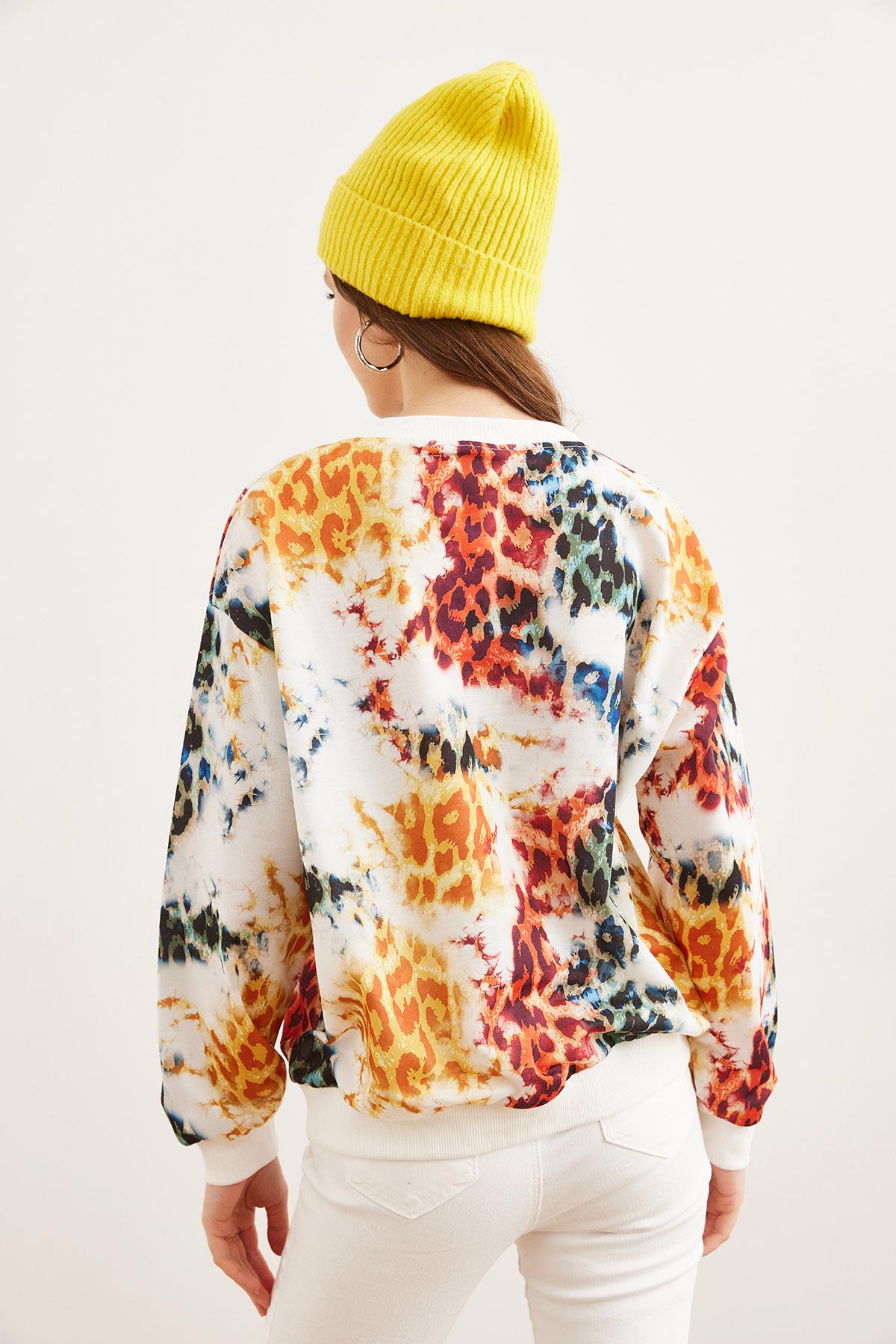 Basic Yumuşak Dokulu Salaş Sweatshirt Beyaz Leopar