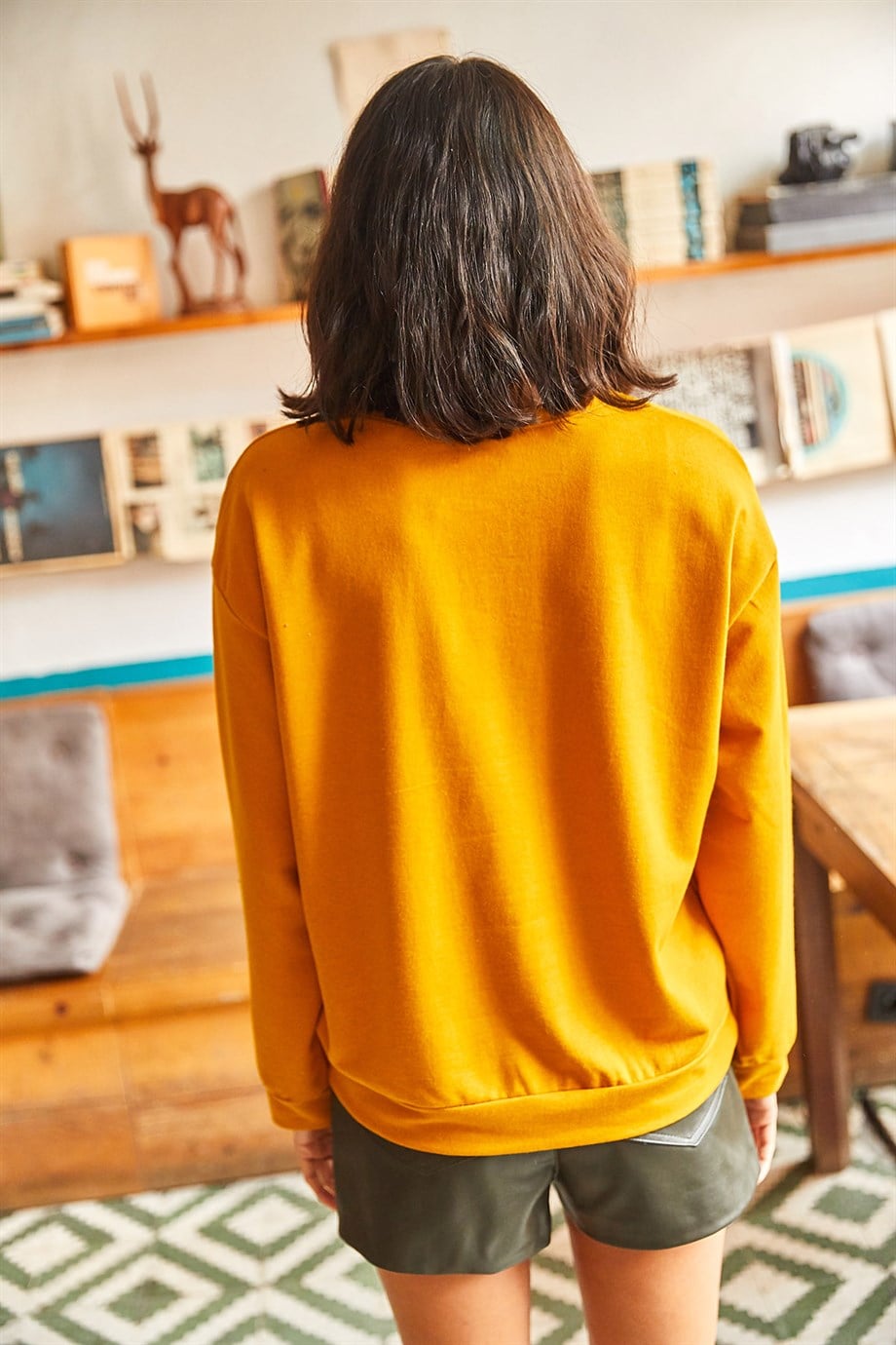 Basic Yumuşak Dokulu Salaş Sweatshirt Düz Hardal