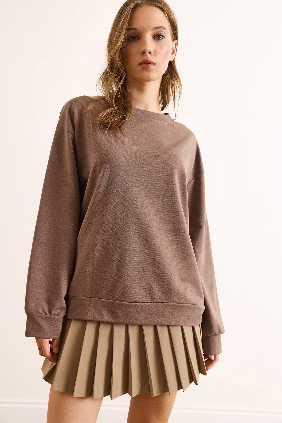 Basic Yumuşak Dokulu Salaş Sweatshirt Düz Camel