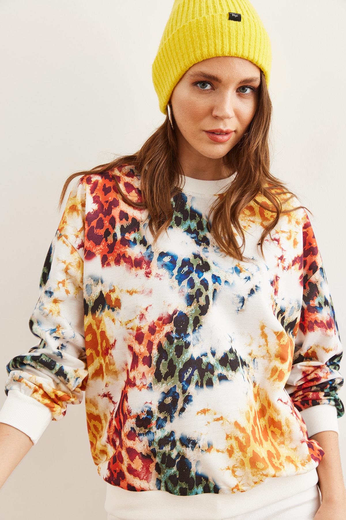 Basic Yumuşak Dokulu Salaş Sweatshirt Beyaz Leopar