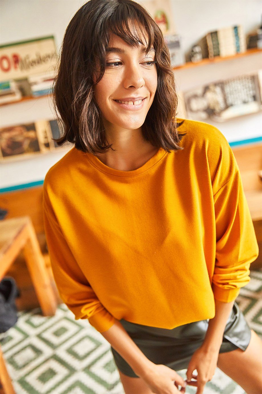 Basic Yumuşak Dokulu Salaş Sweatshirt Düz Hardal