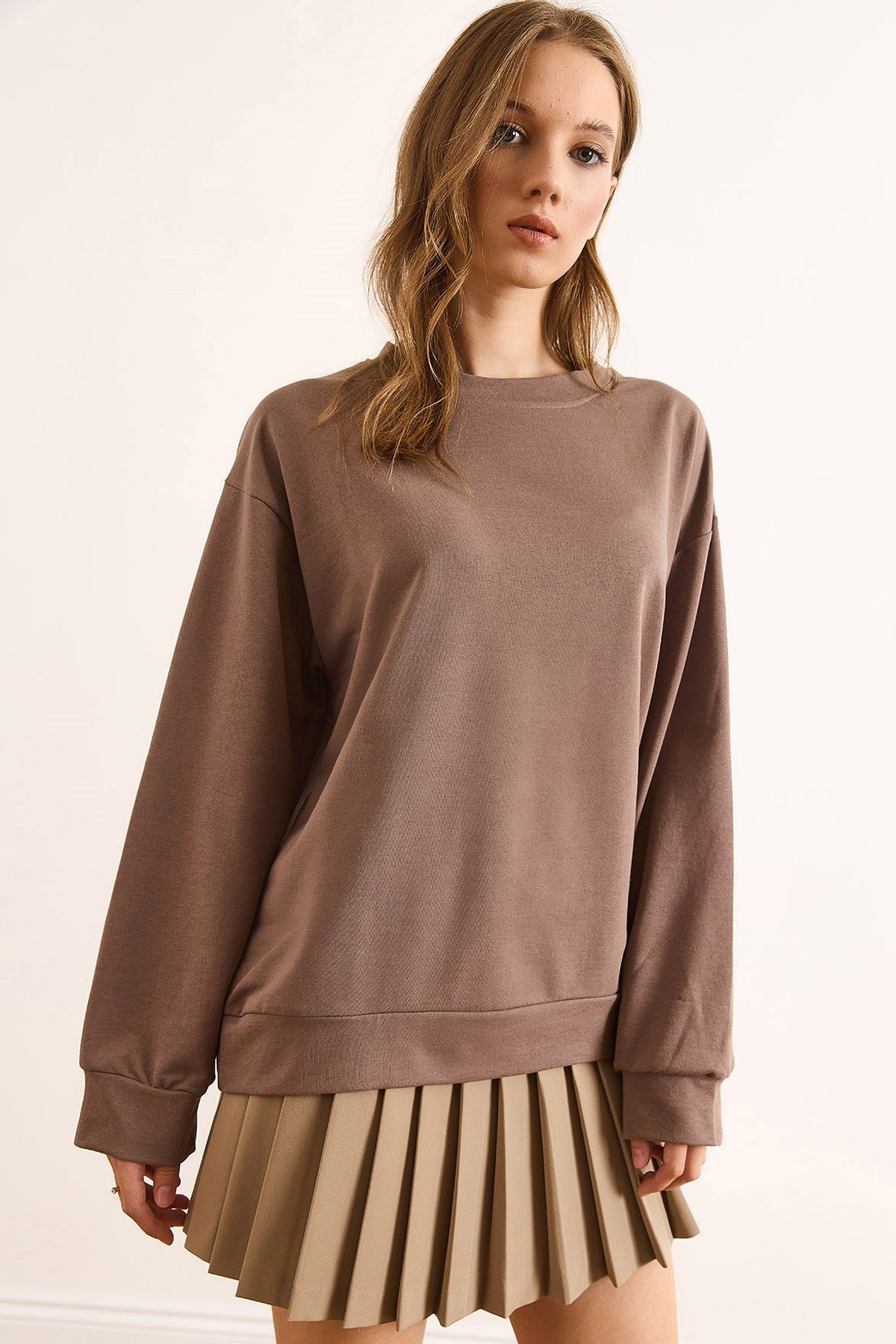 Basic Yumuşak Dokulu Salaş Sweatshirt Düz Camel
