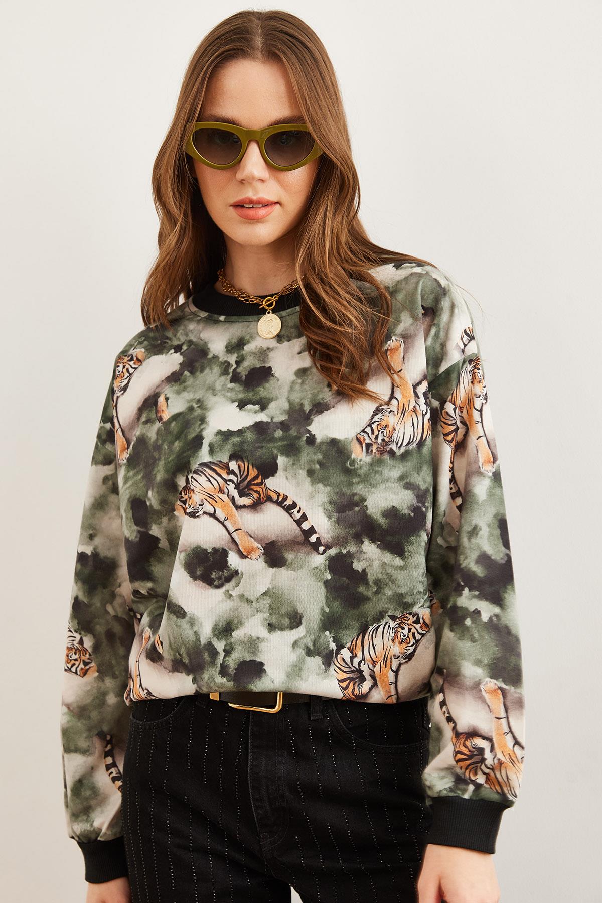 Basic Yumuşak Dokulu Salaş Sweatshirt Batik Leopar