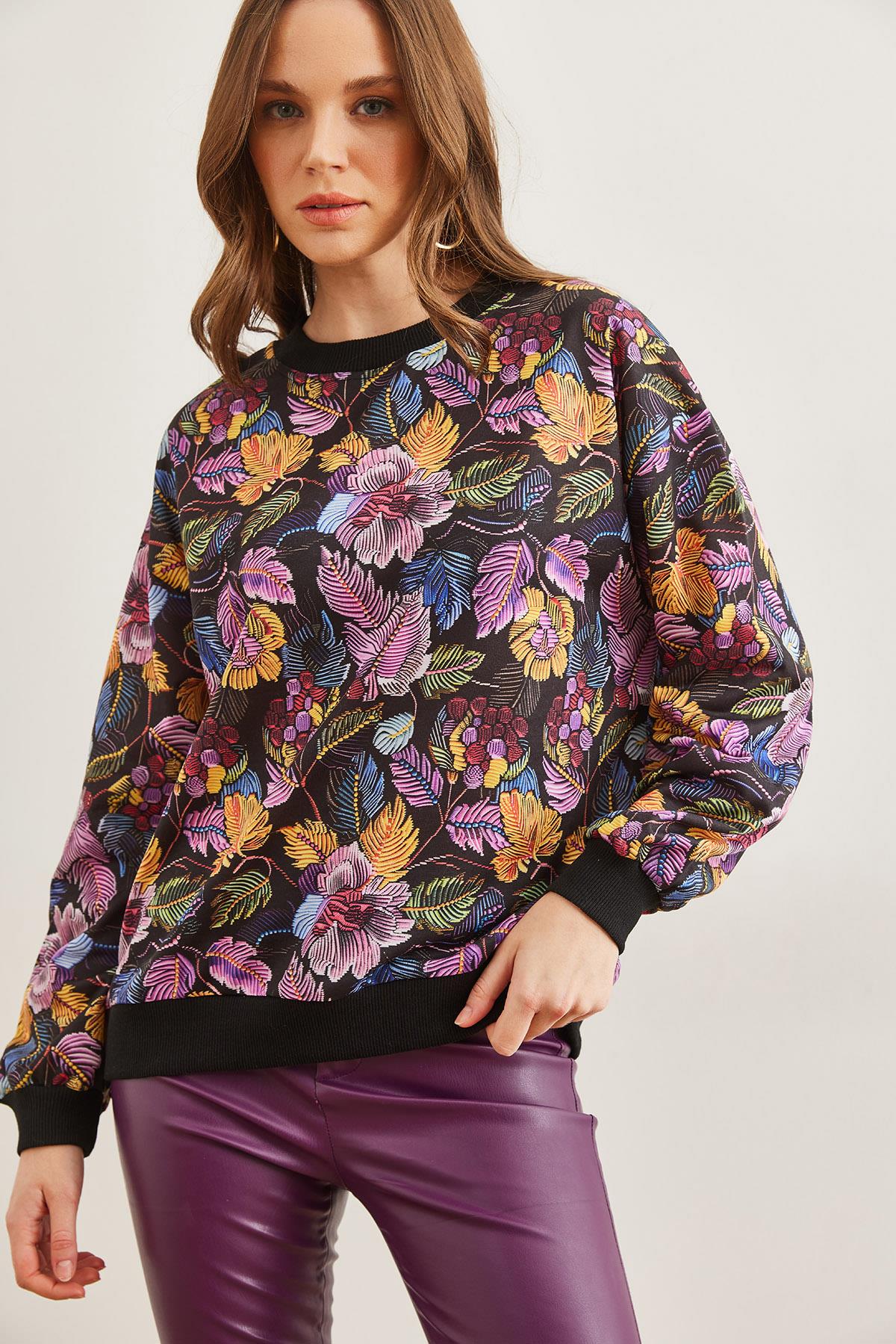 Basic Yumuşak Dokulu Salaş Sweatshirt Floral Siyah