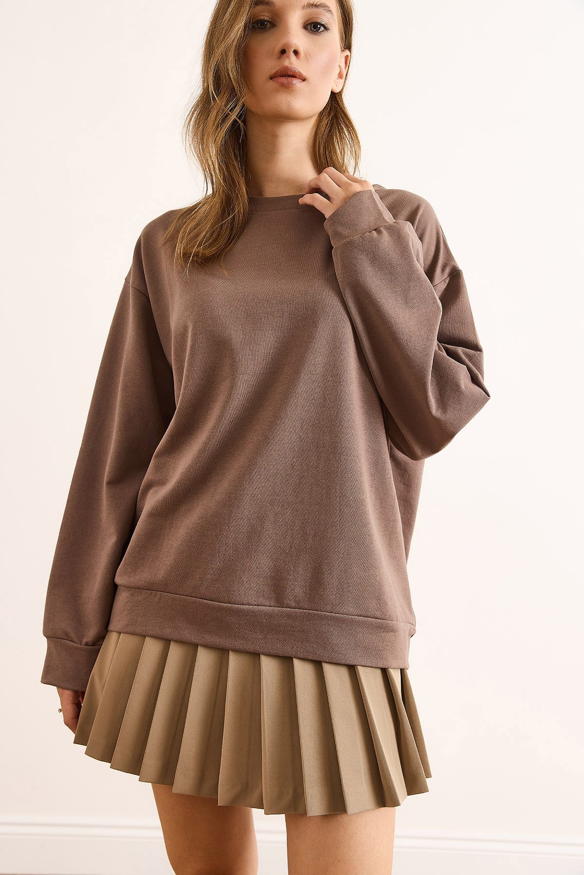 Basic Yumuşak Dokulu Salaş Sweatshirt Düz Camel