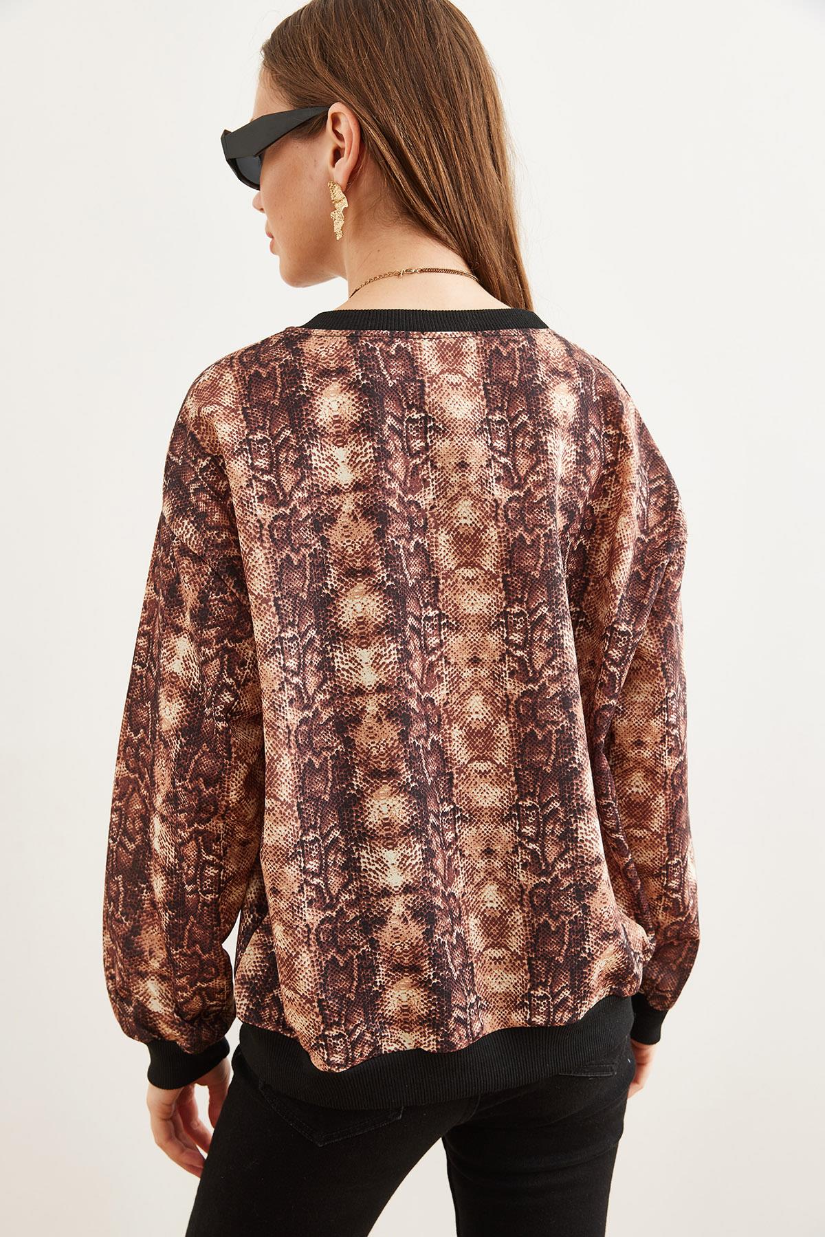 Basic Yumuşak Dokulu Salaş Sweatshirt Yılan Kahve