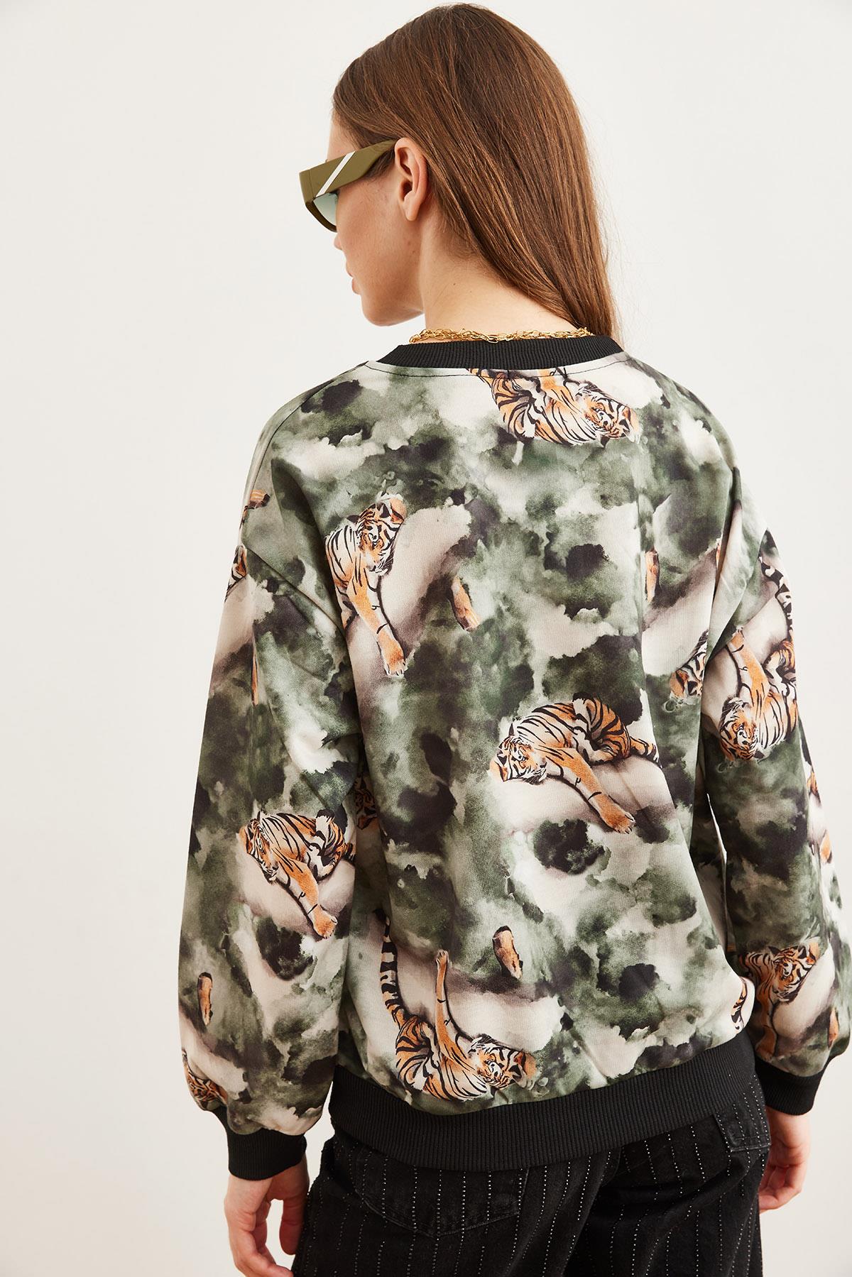 Basic Yumuşak Dokulu Salaş Sweatshirt Batik Leopar