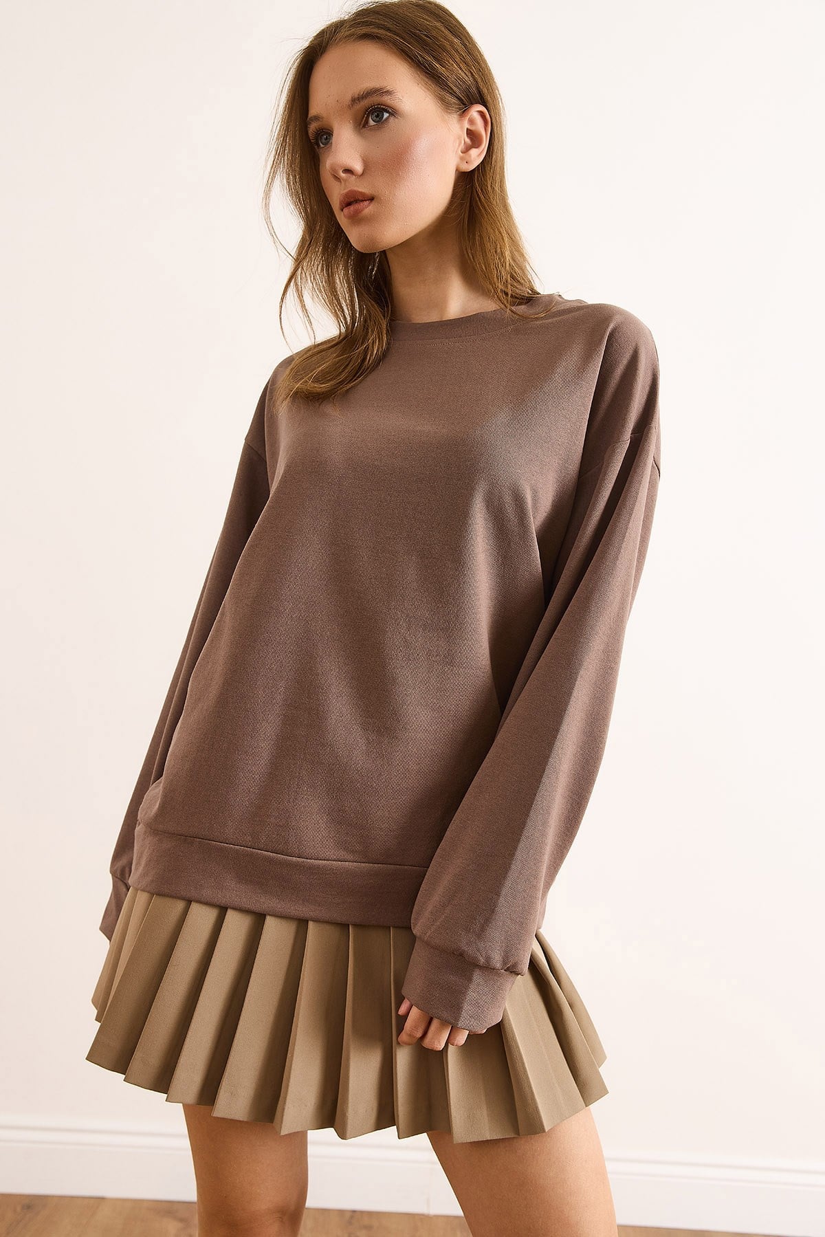 Basic Yumuşak Dokulu Salaş Sweatshirt Düz Camel